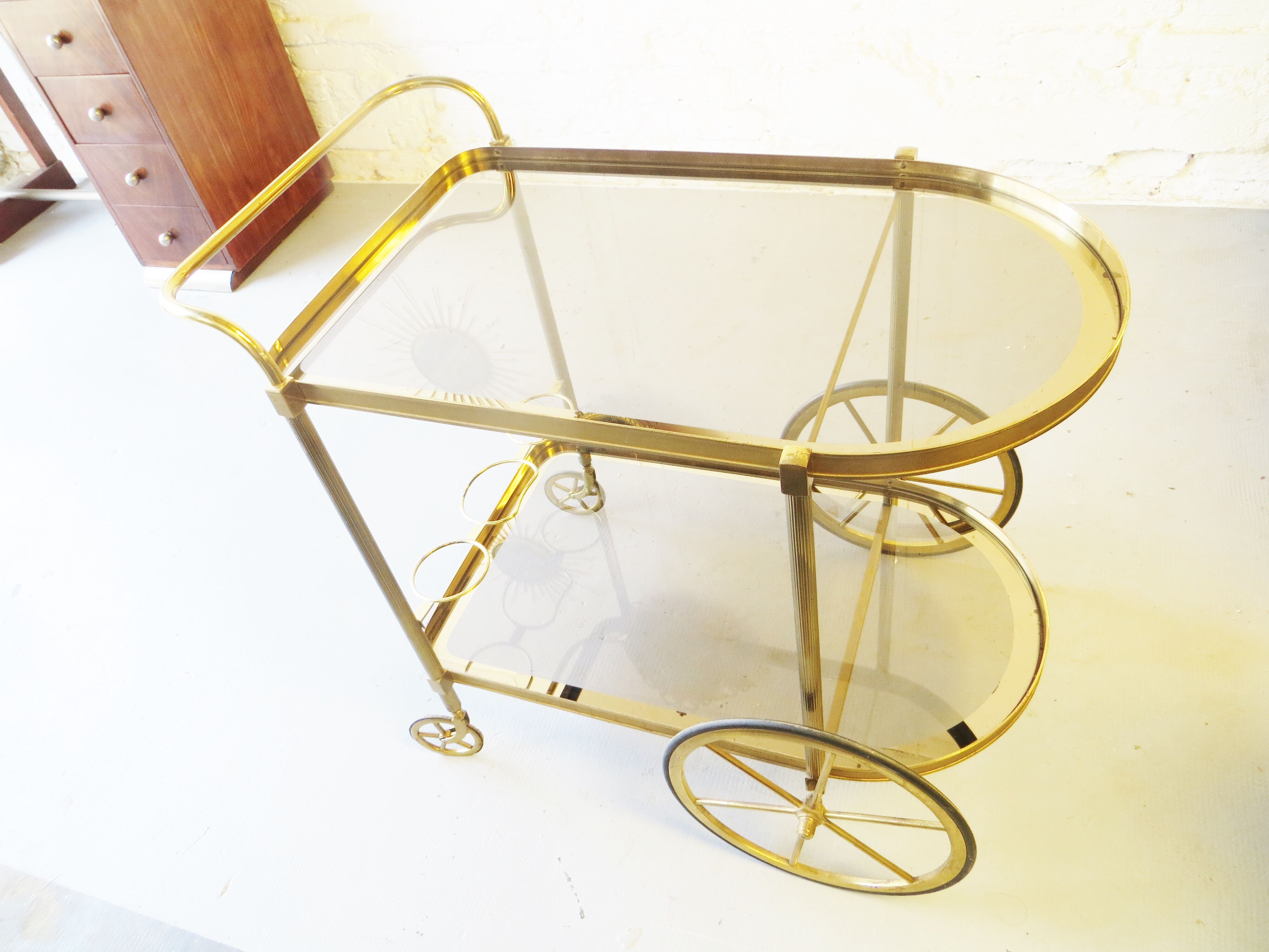 Service or bar rolling 60s brass