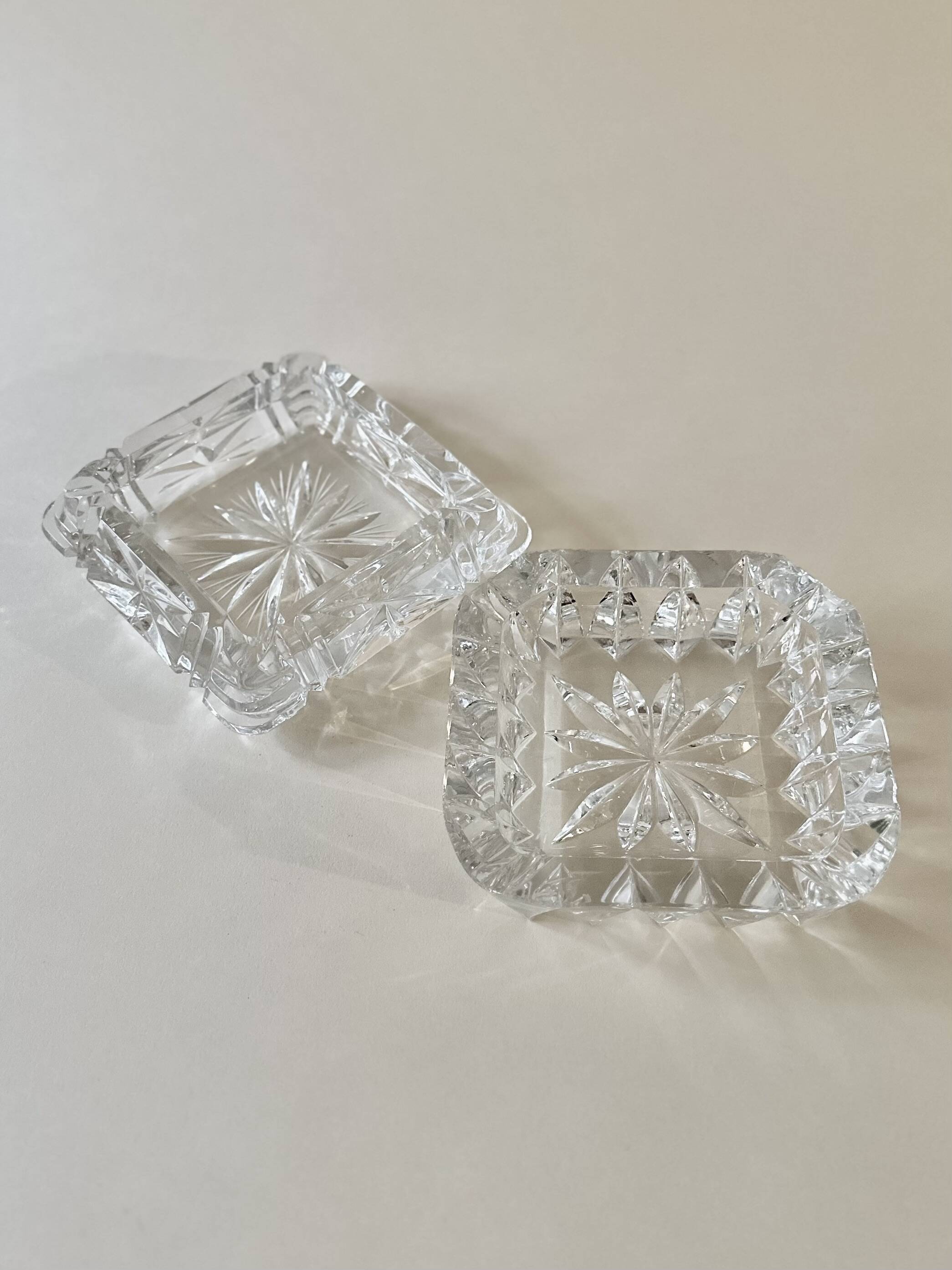 A pair of crystal ashtrays.