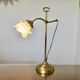 Grande lampe art nouveau en laiton, tulipe en verre dépoli en forme de rose
