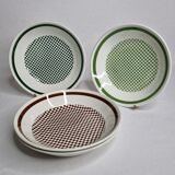 Set of four hollow plates with checkerboard decoration of the faience factory of Gien, 20 cm