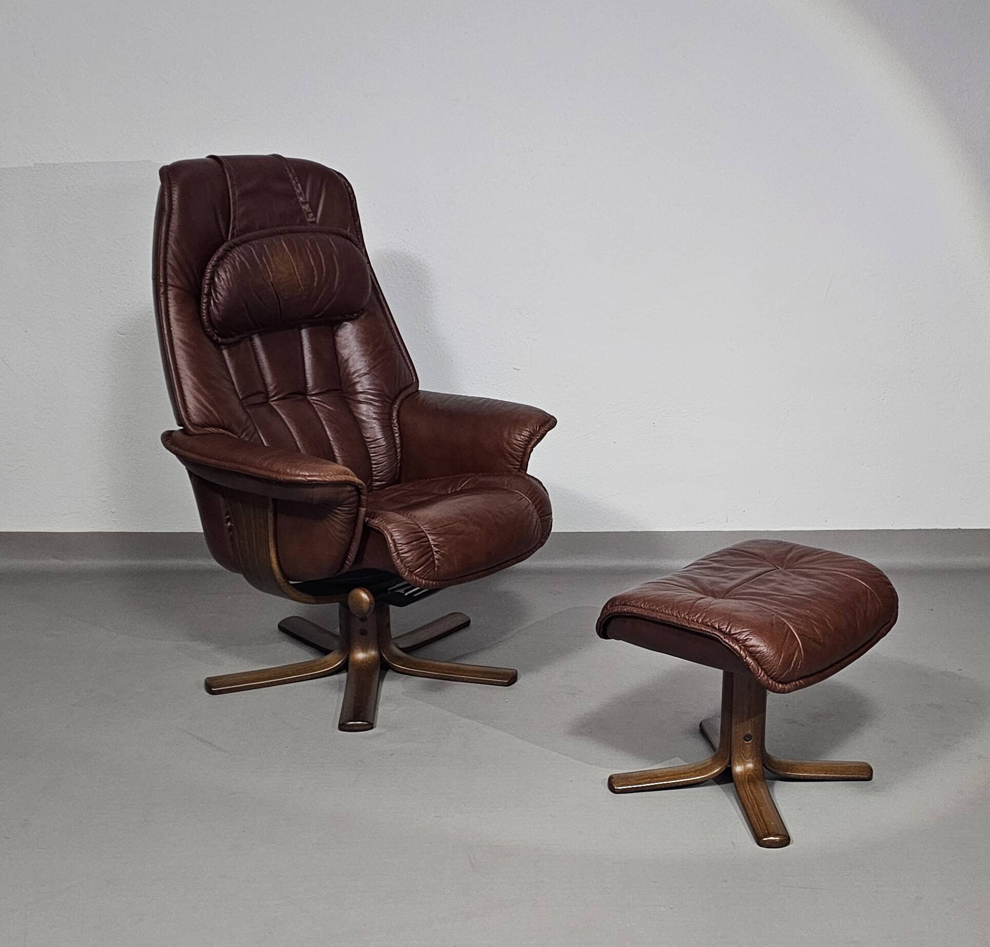 Relax / lounge chair / ottoman / Hjellegjerde Møbel / Sweden Recliner