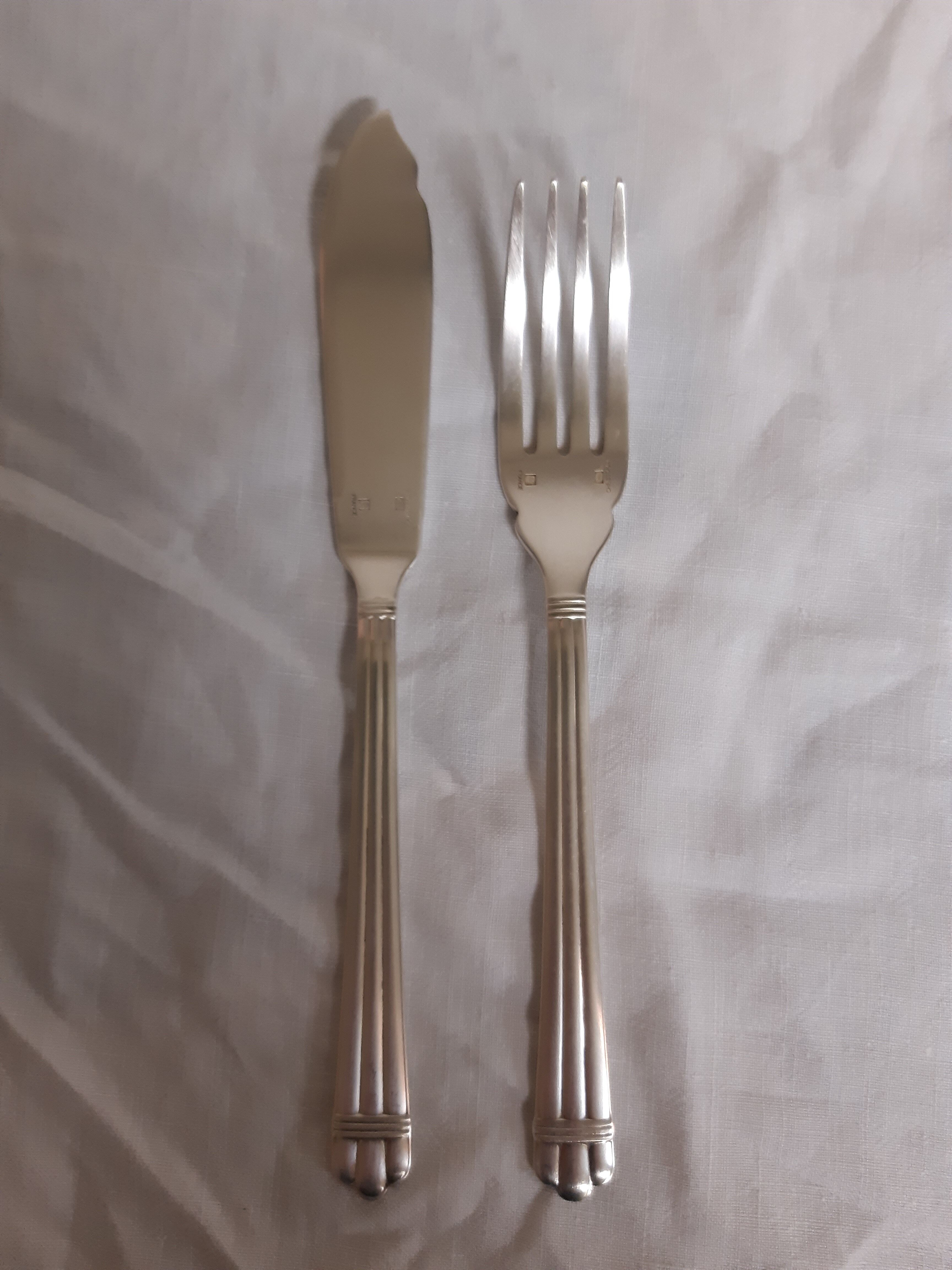 8 silver metal fish cutlery