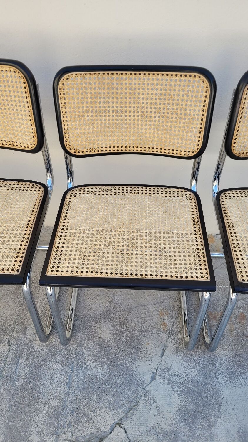Série de 4 chaises Marcel Breuer modèle B32 signé Italy
