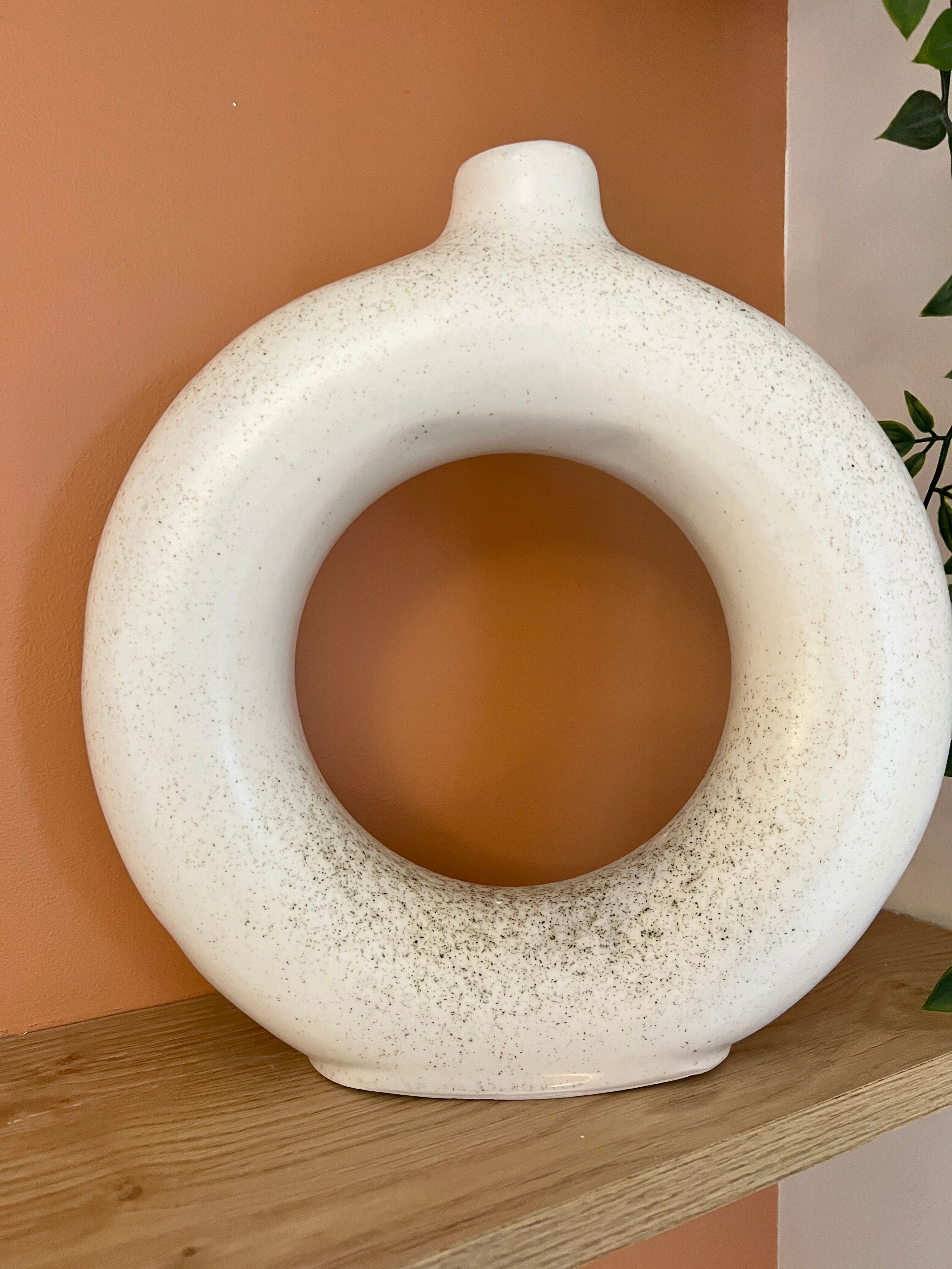 Round vase