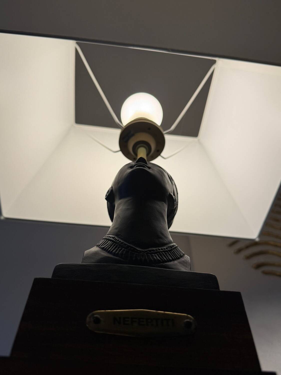 Vintage Egyptian-Inspired Table Lamp – Bust of Queen Nefertiti