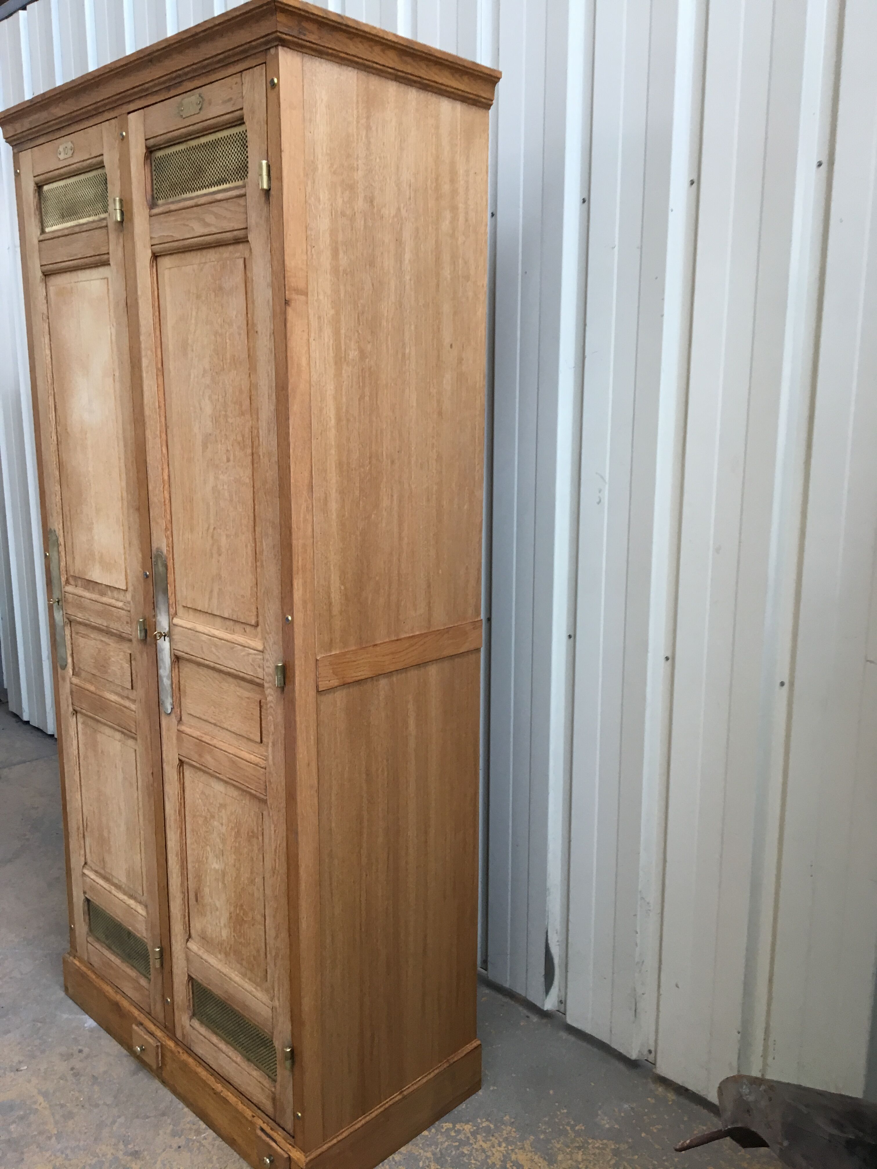 old-time oak cloakroom bank of France year 30/40