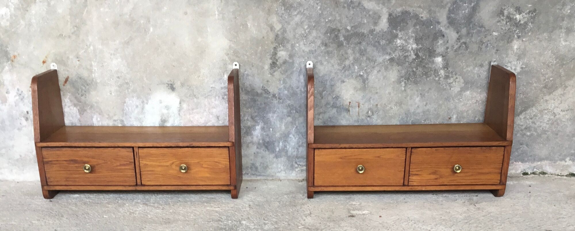Pair of modernist fin wall shelves in solid oak - 1950
