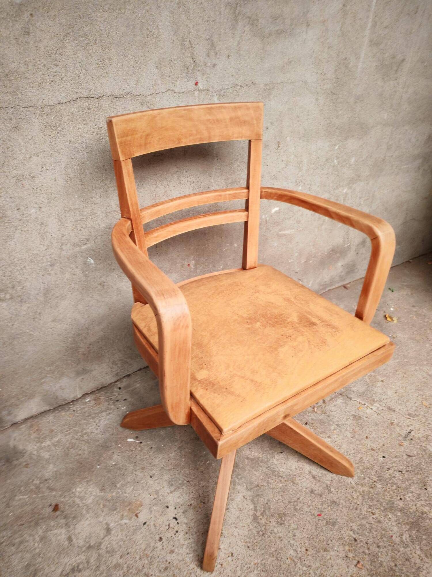 American architect's armchair in wood and cast iron from the 1930s