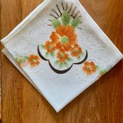 Vintage tablecloth and 6 napkins