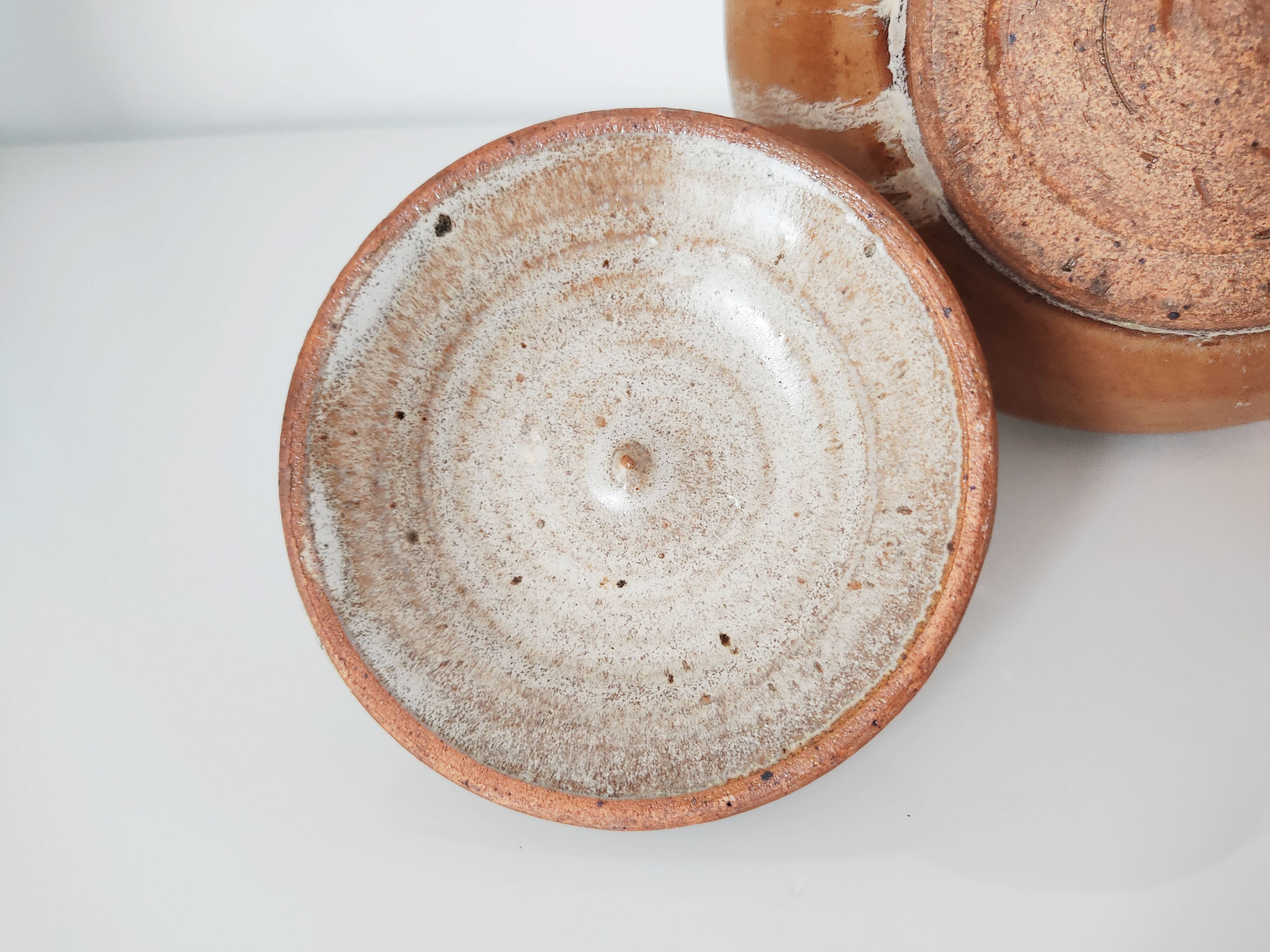 Pot couvert vintage en grès signé