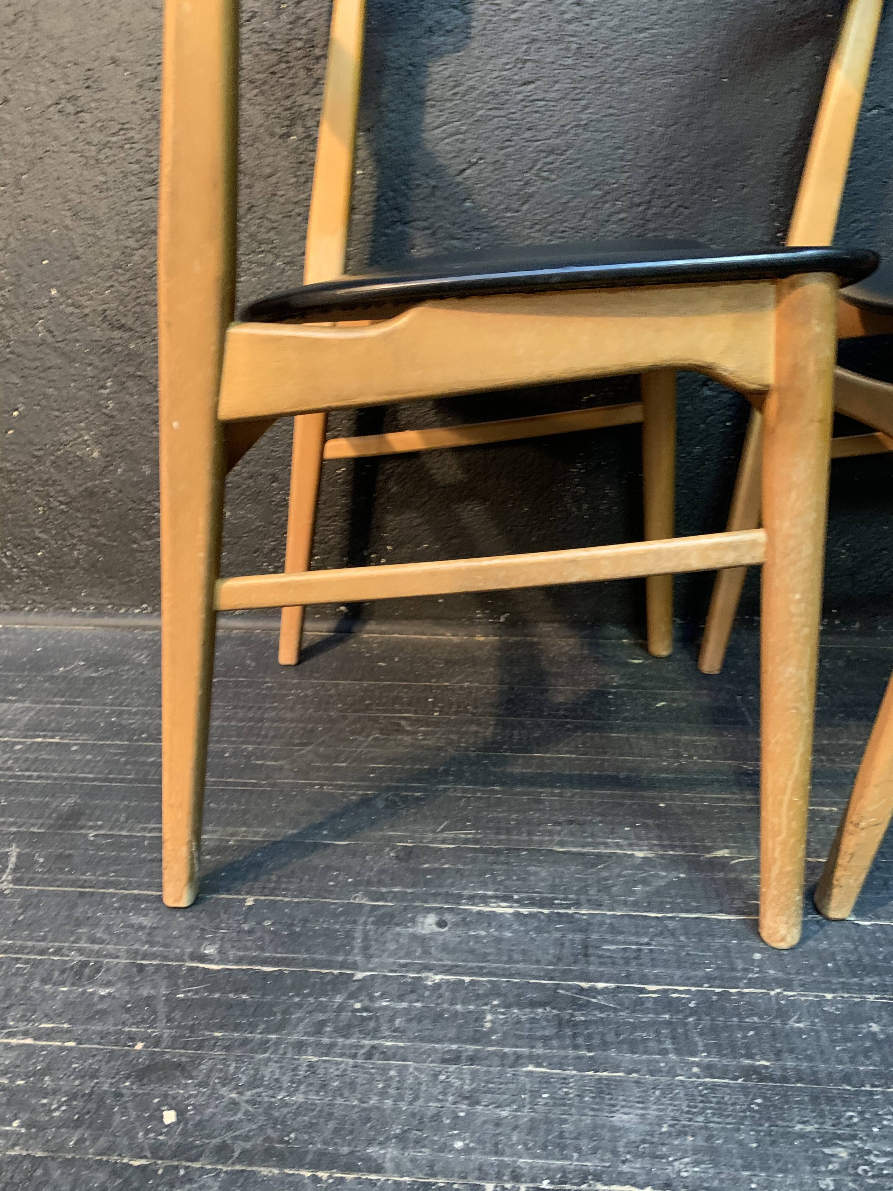 Suite de 4 chaises scandinaves 1960