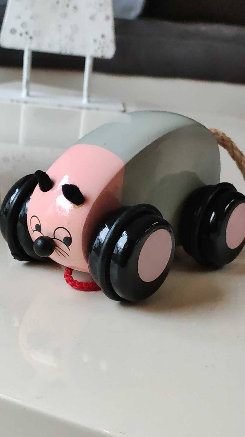 Wooden mouse-shaped toy to pull. The play tree. For 2 years. Made in France