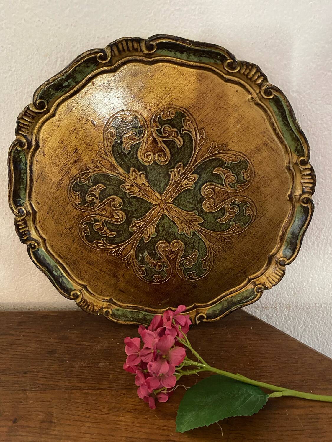 Round wooden Florentine platter