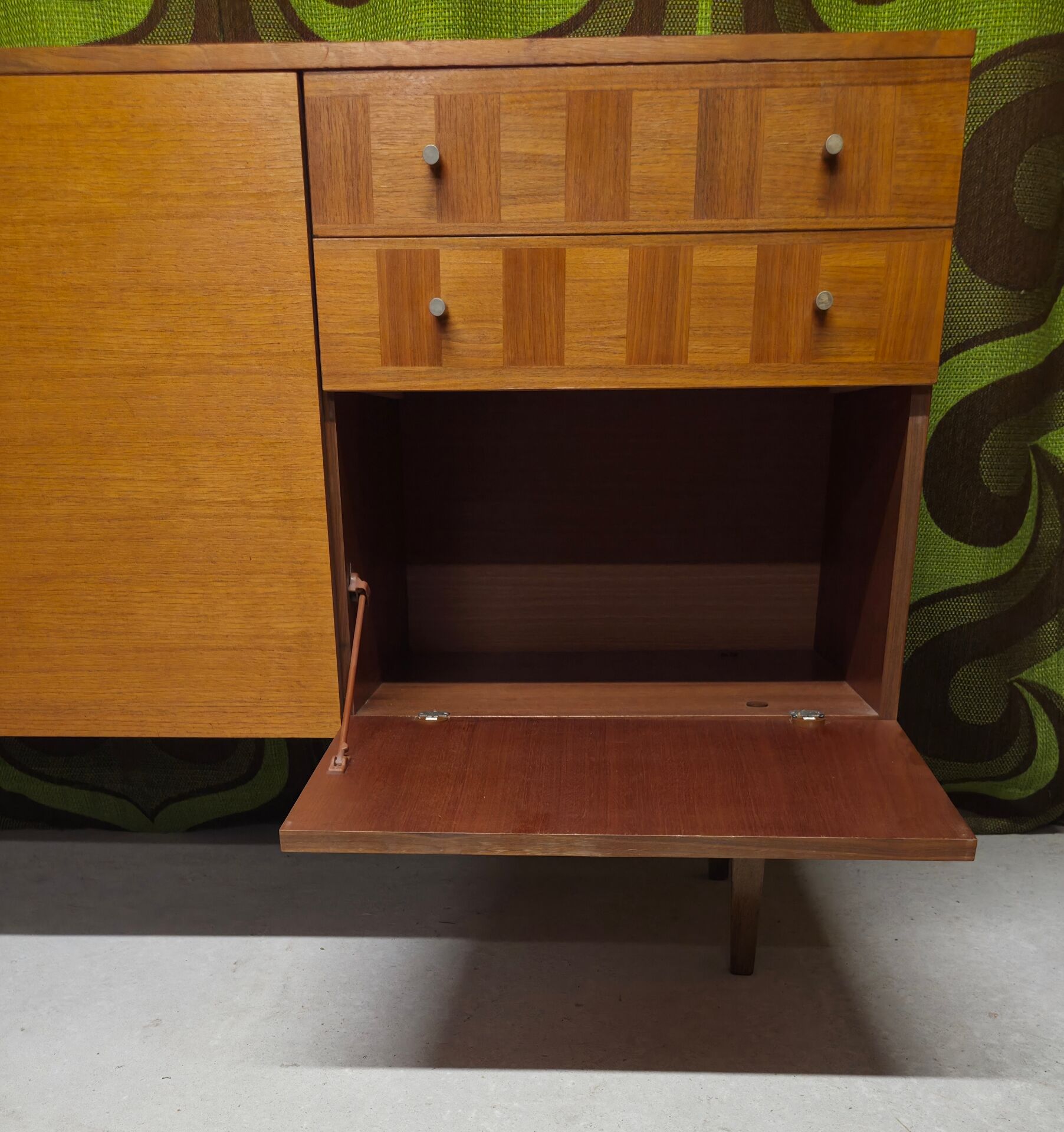 Vintage enfilade in teak veneer from the 60s/70s.
