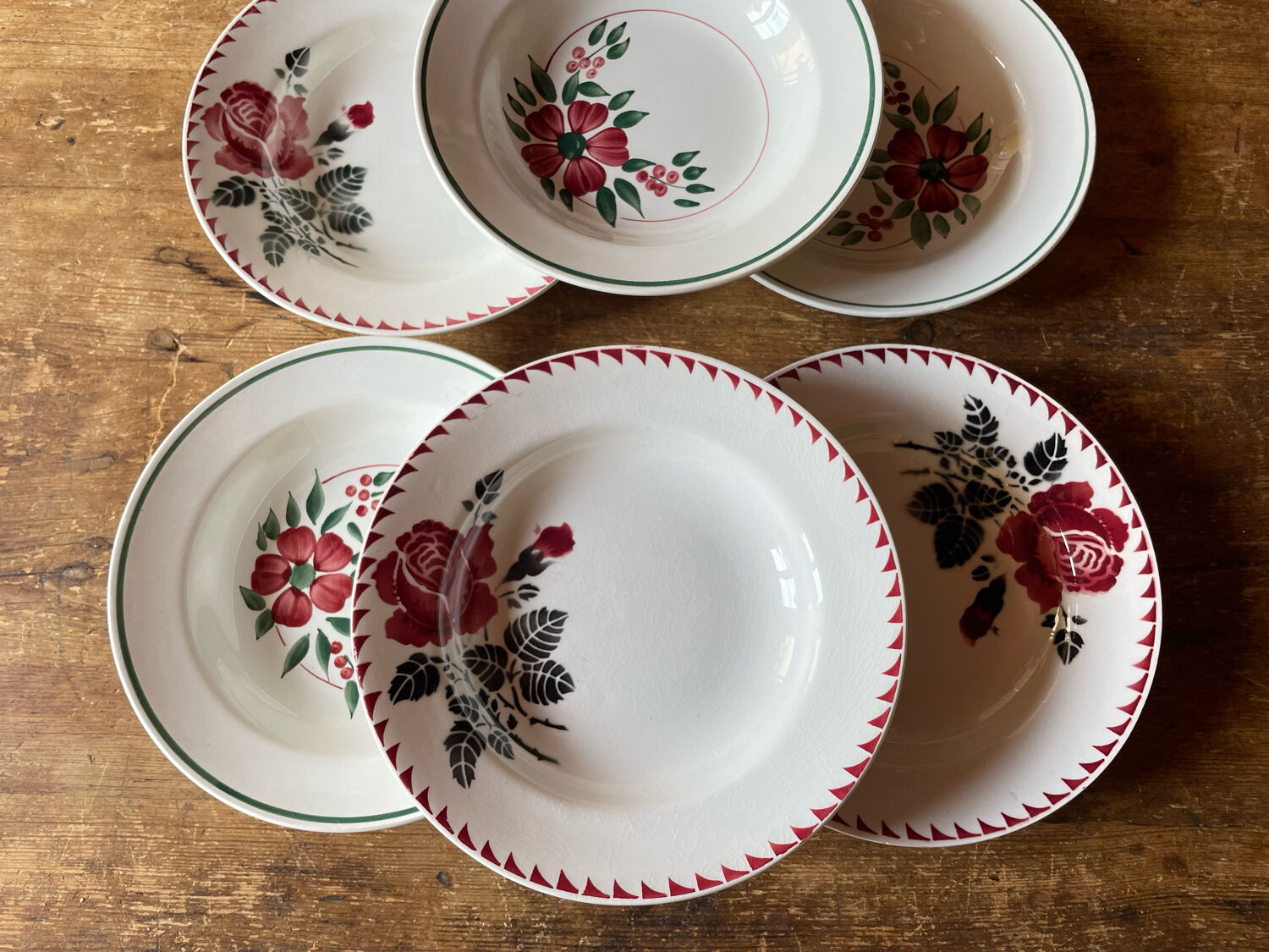 Mismatched plates l'Amandinoise