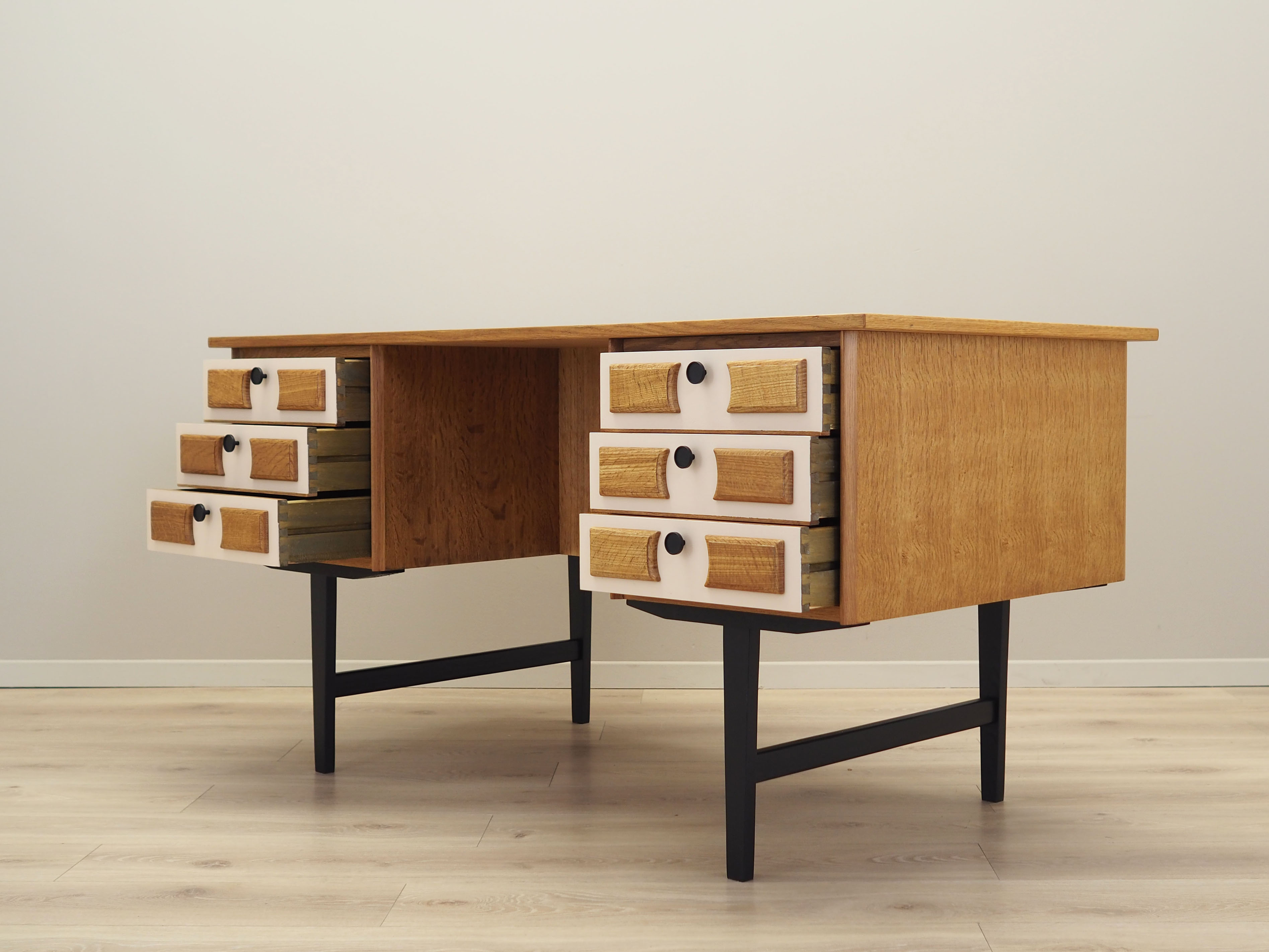 Oak desk, Danish design, 1960s, designer: Henning Kjaernulf