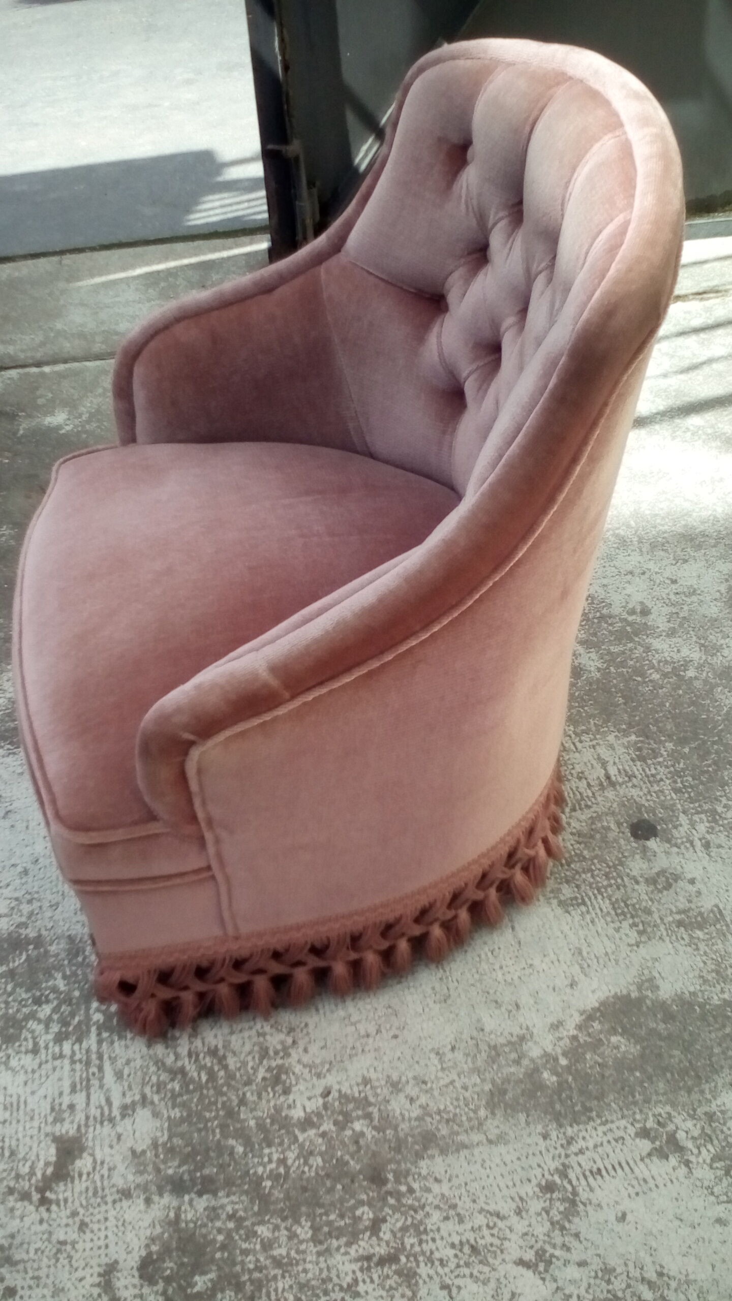 Armchair pink toad