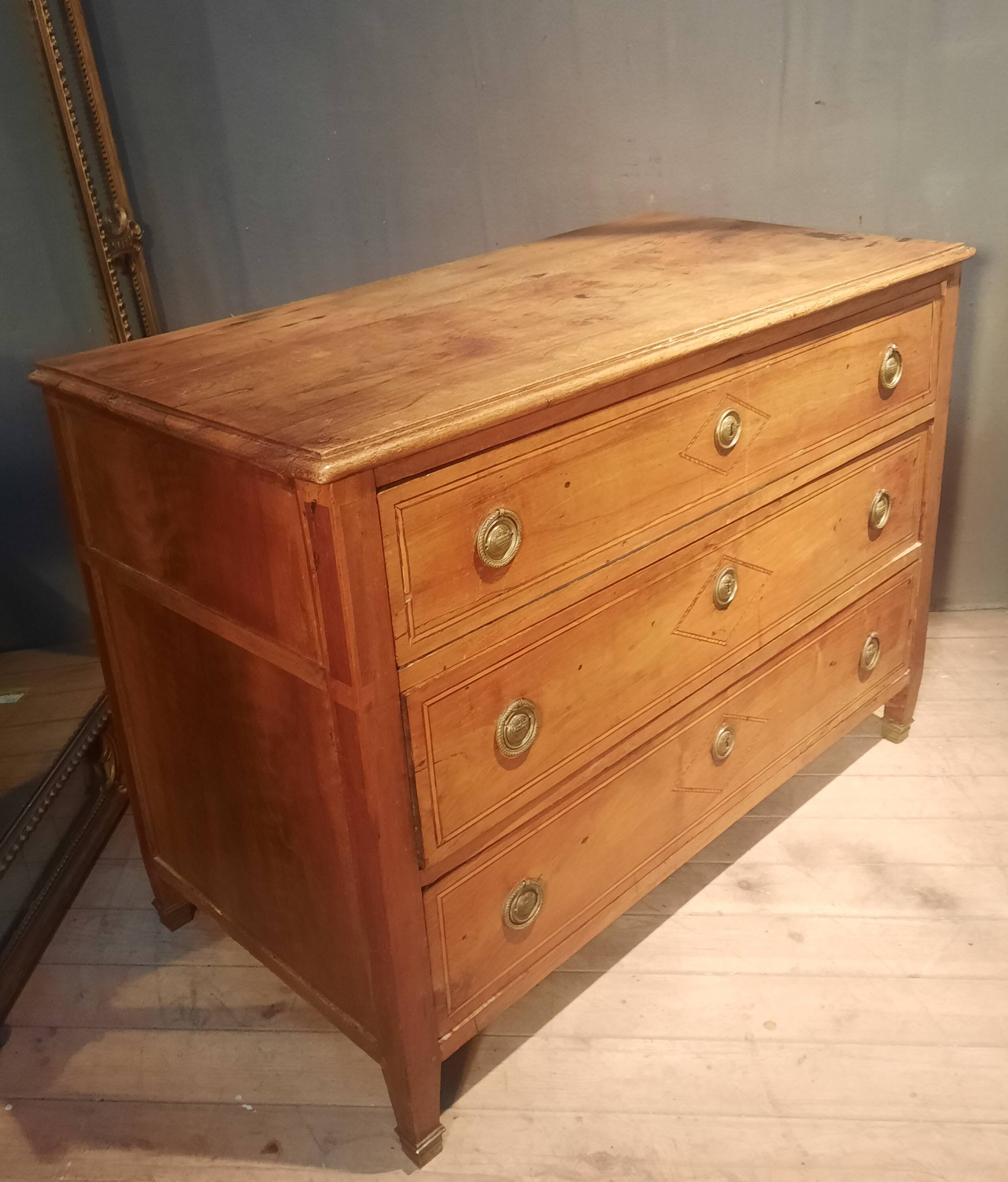 Comode d epoque Louis XVI  à trois tirroirs