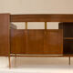 Buffet vintage italien convertible en bar par Casey Fantin