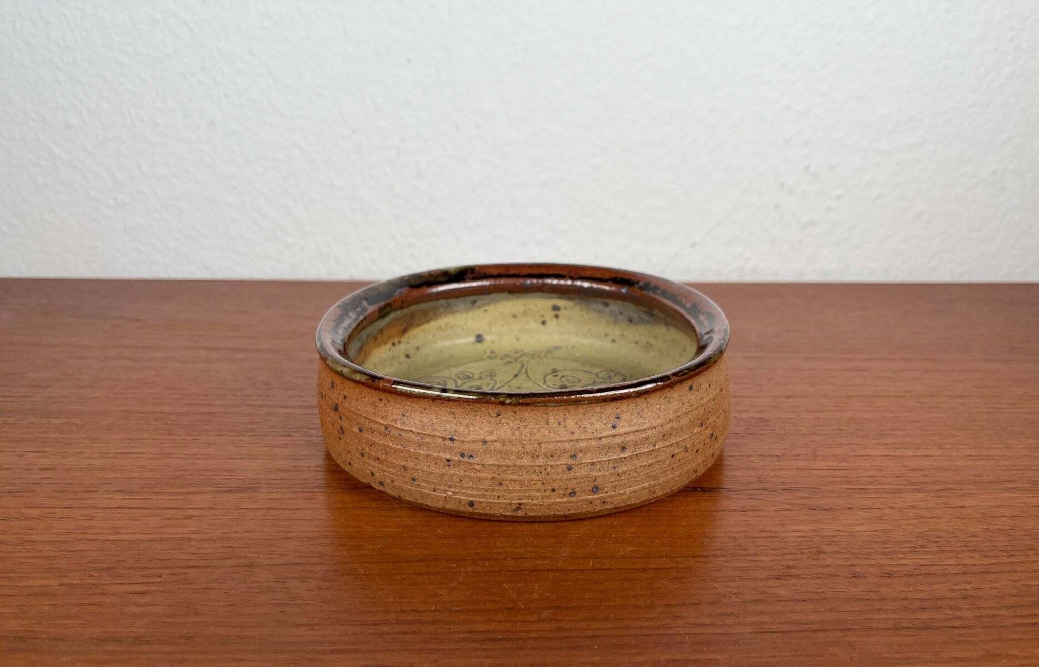 Mid-century modern Danish studio pottery bowl by Bente Lemche, 1960s.