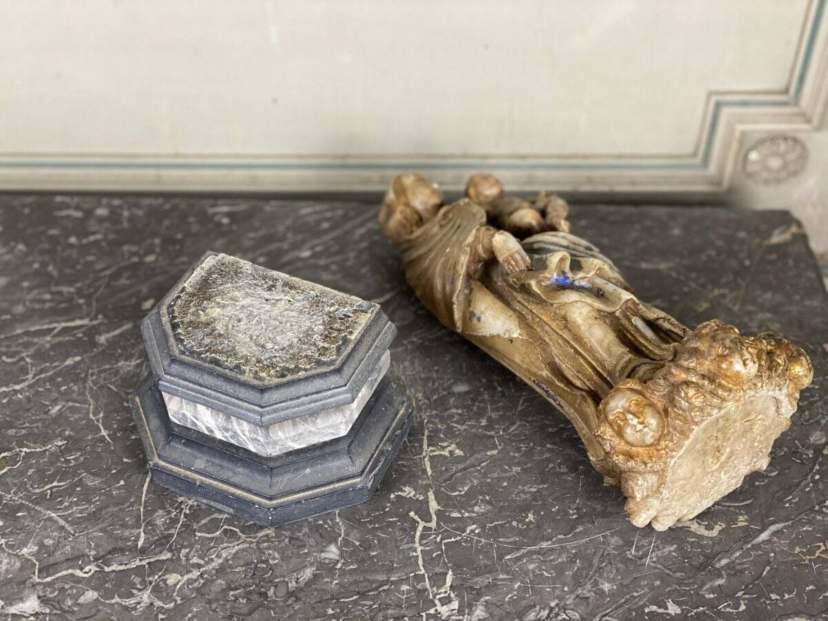 Vierge à l’enfant en albâtre, trace importante de polychromie, Flandre XVIème siècle