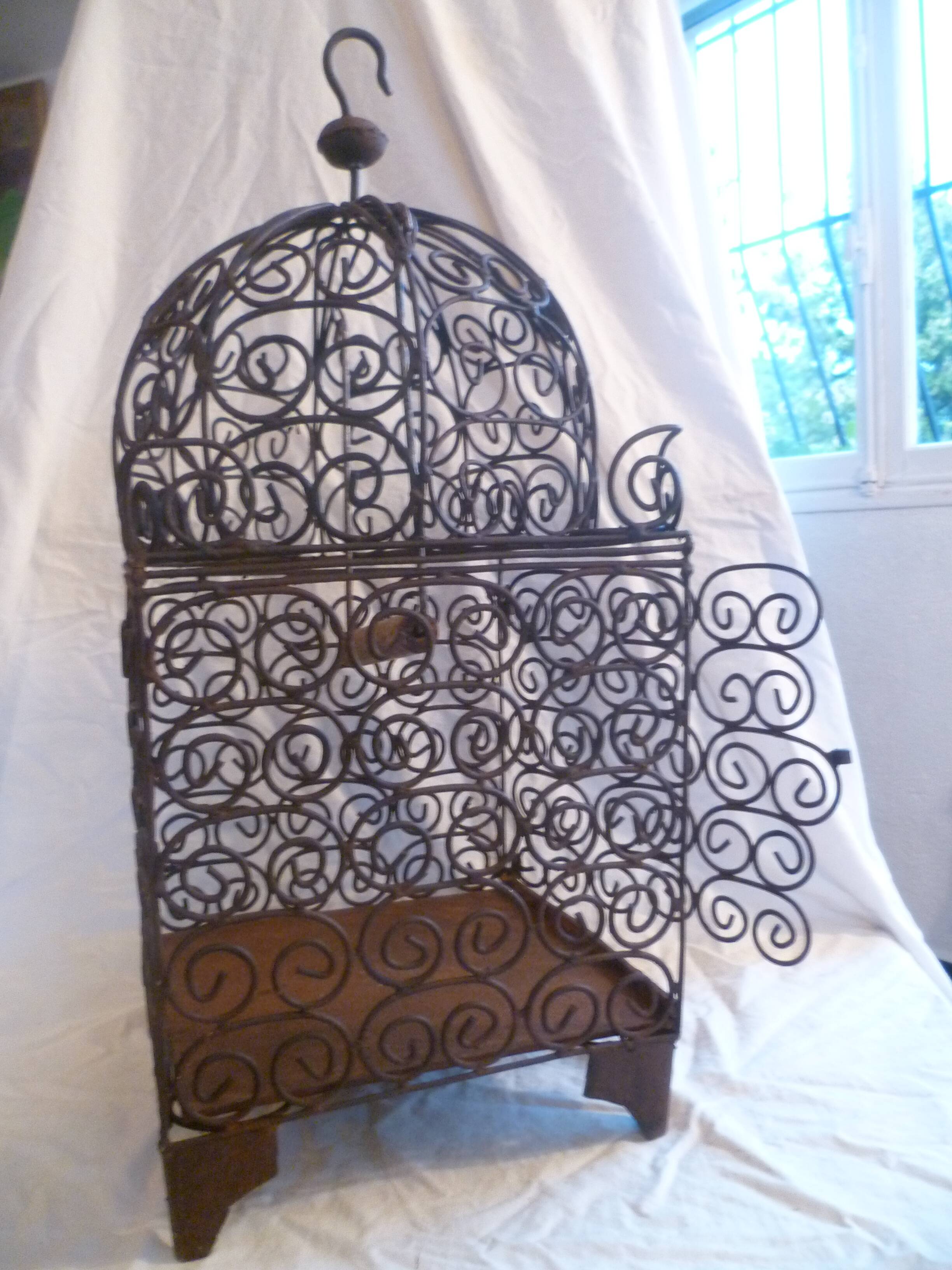 Vintage metal volute decoration