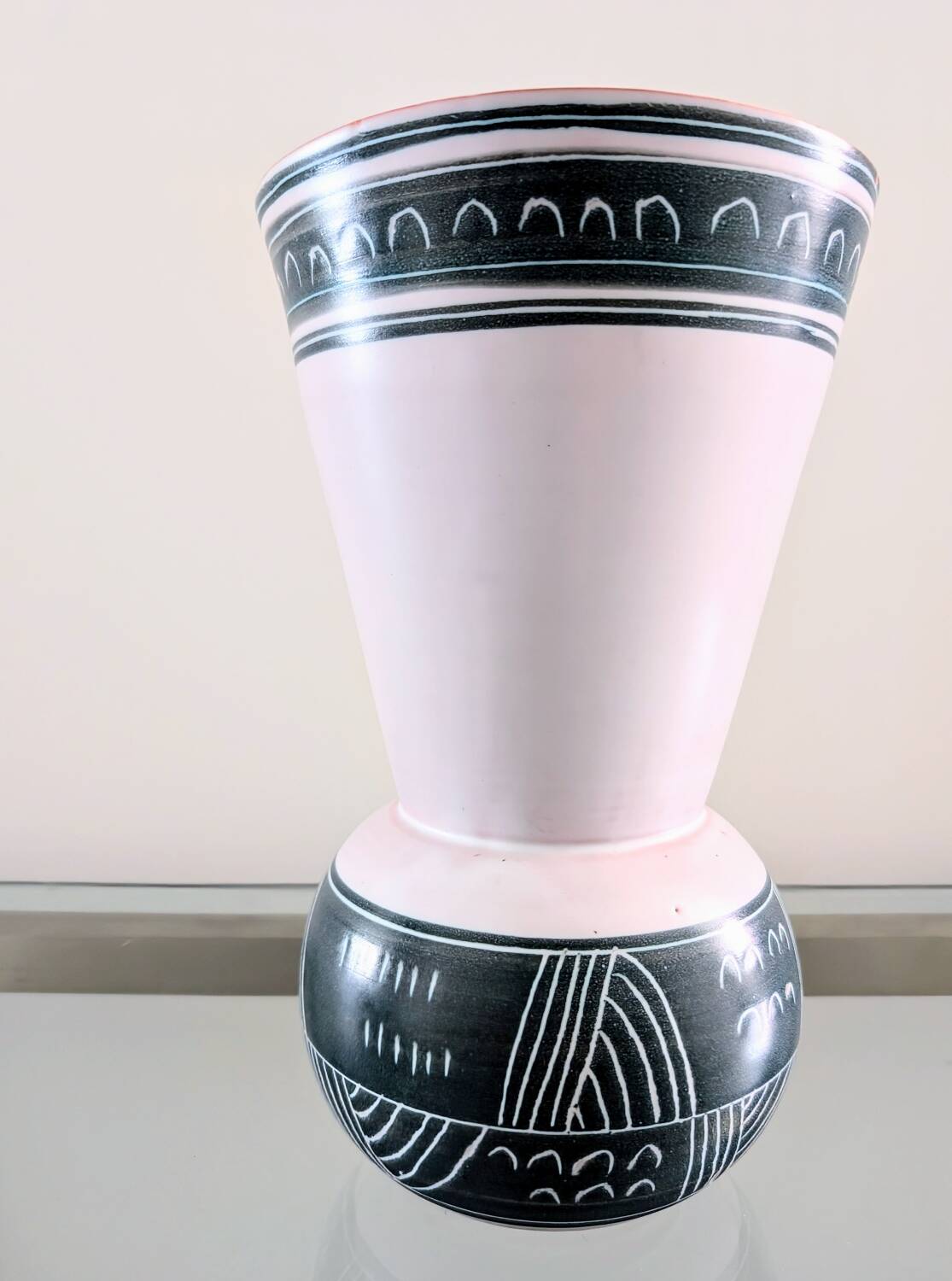 Yvon Roy Vase