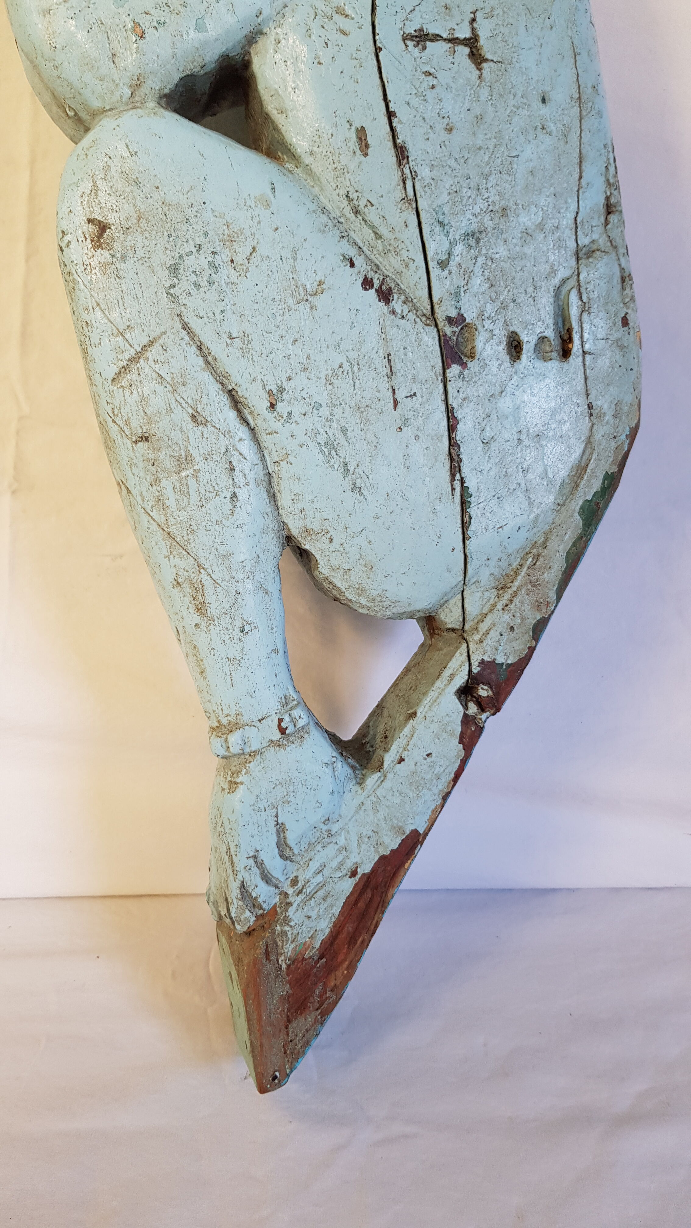 Ancienne potence sculptée en singe en teck