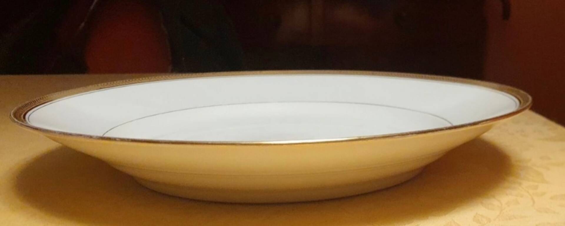 Large shallow dish in Limoges porcelain - F. Legrand & Cie