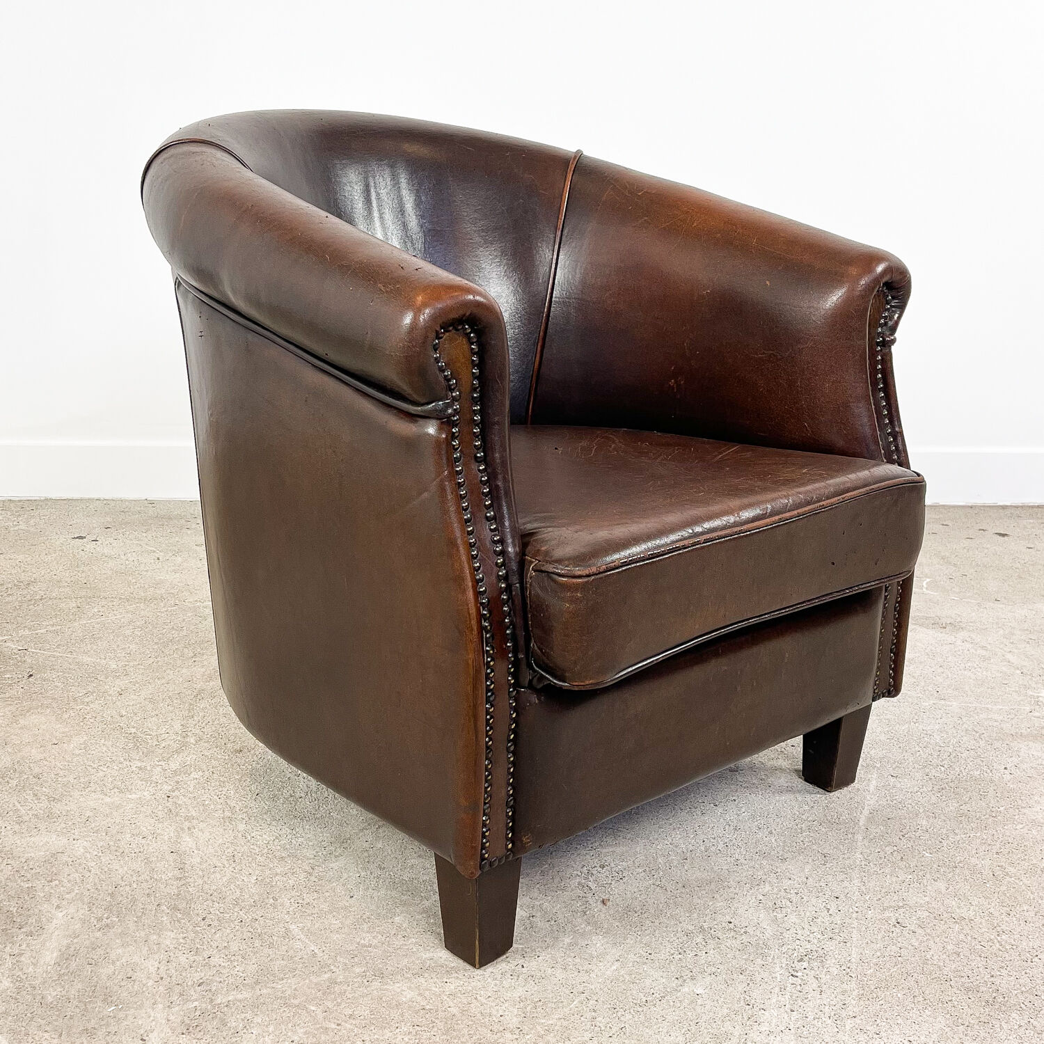 Vintage dark brown sheep leather clubchair rijsbergen