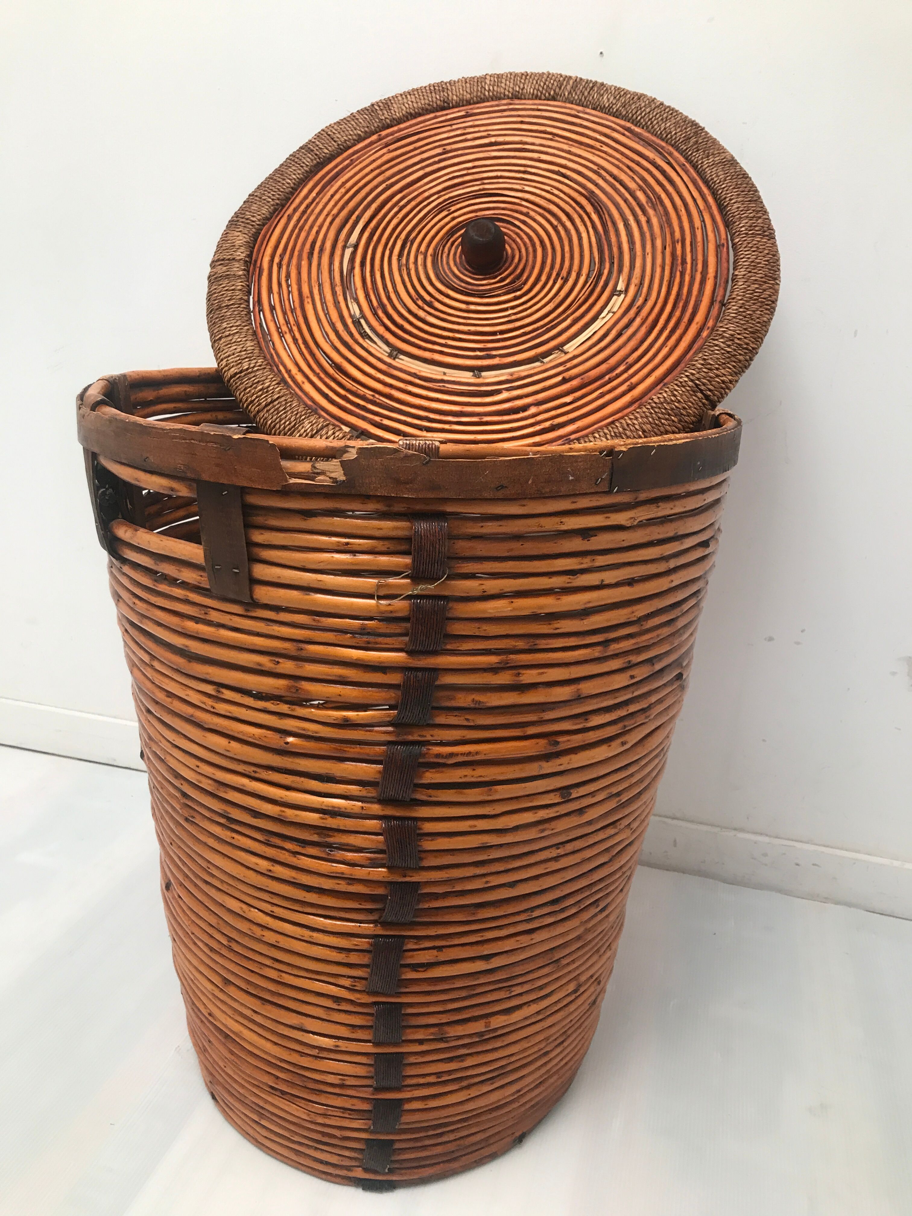 Vintage high-capacity rattan linen basket