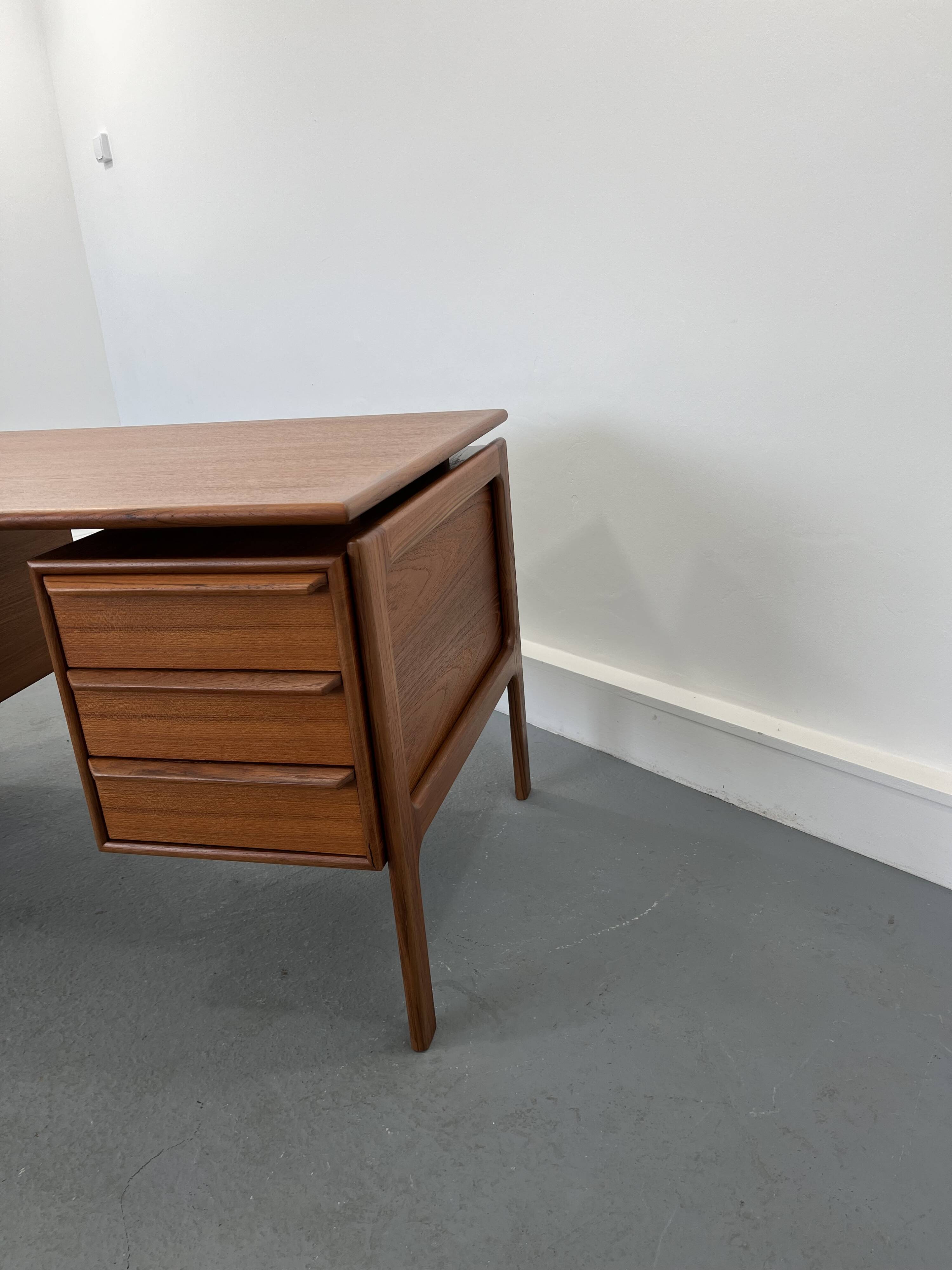 Mid-century teak freestanding desk from gv mobler, 1970s