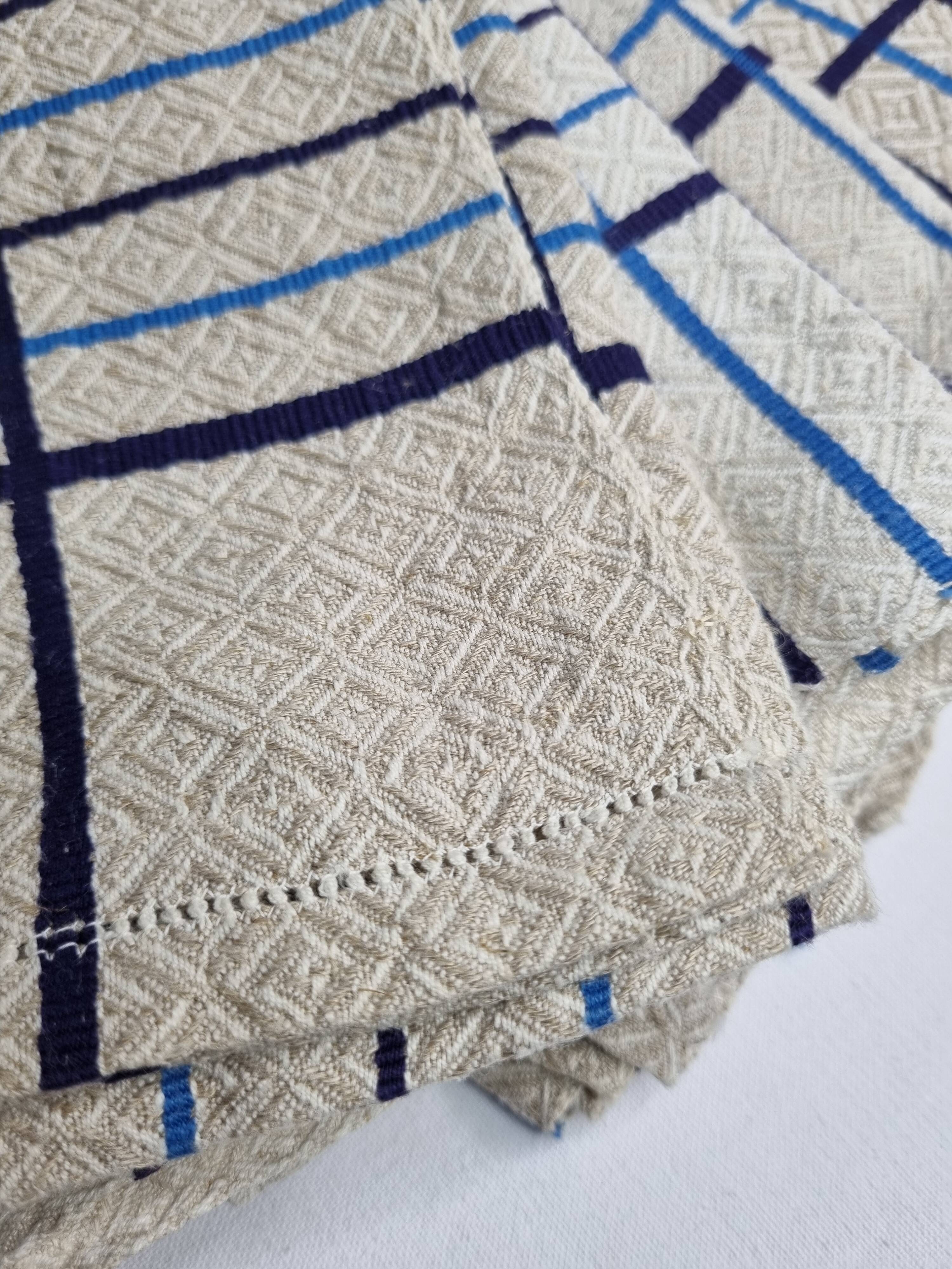 Vintage table set, damask tablecloth and 8 embroidered napkins with blue and white patterns