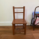 Petite chaise enfant en bois ancien