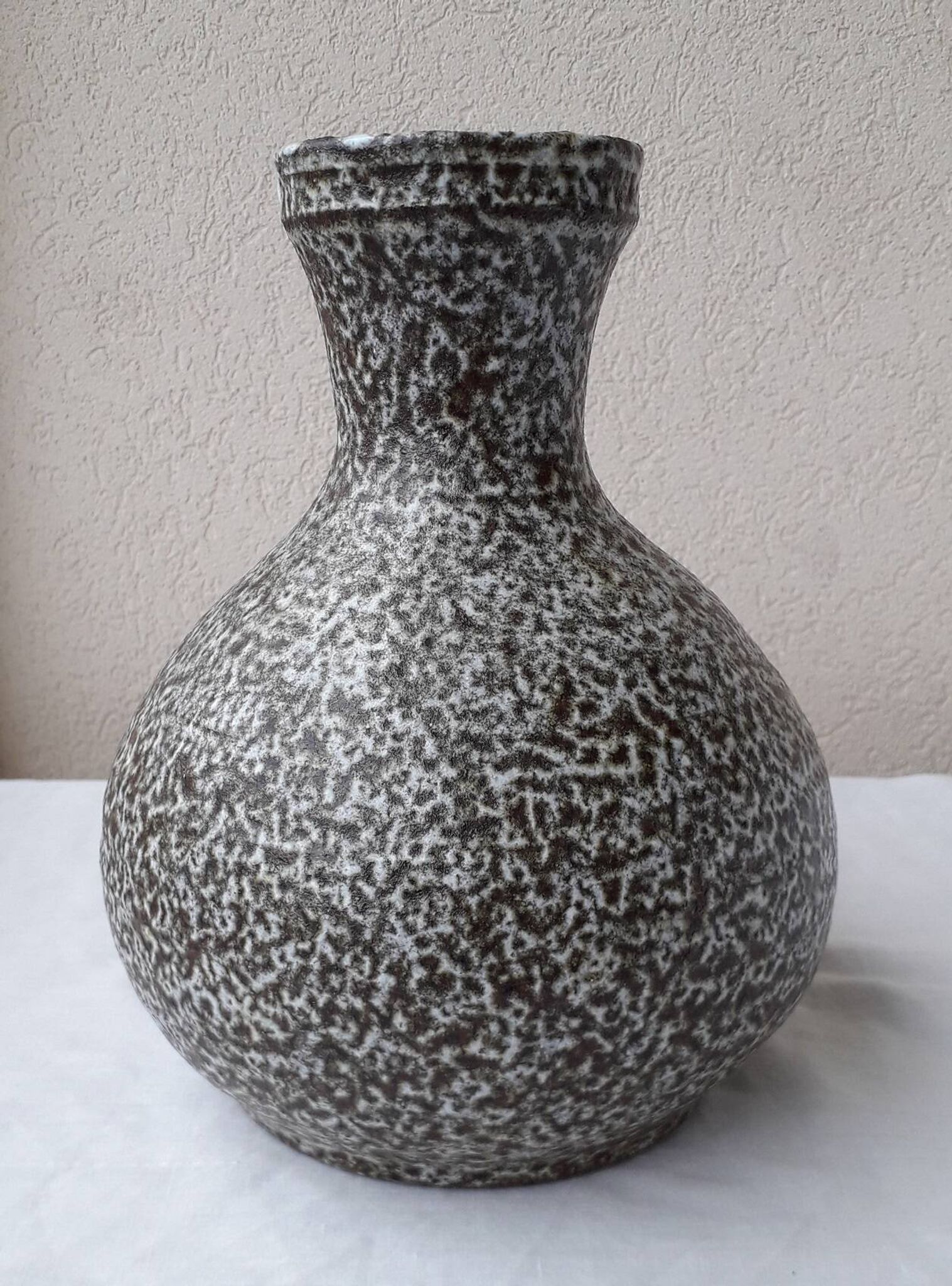 Accolay ceramic vase