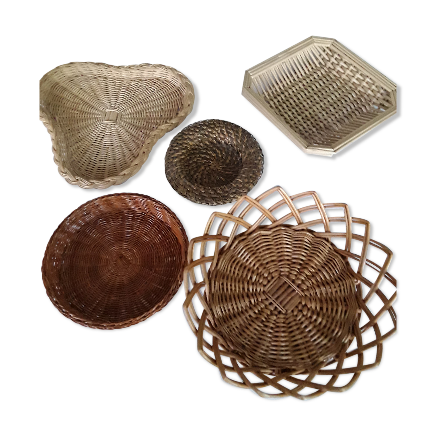 Lot of 5 wicker baskets
