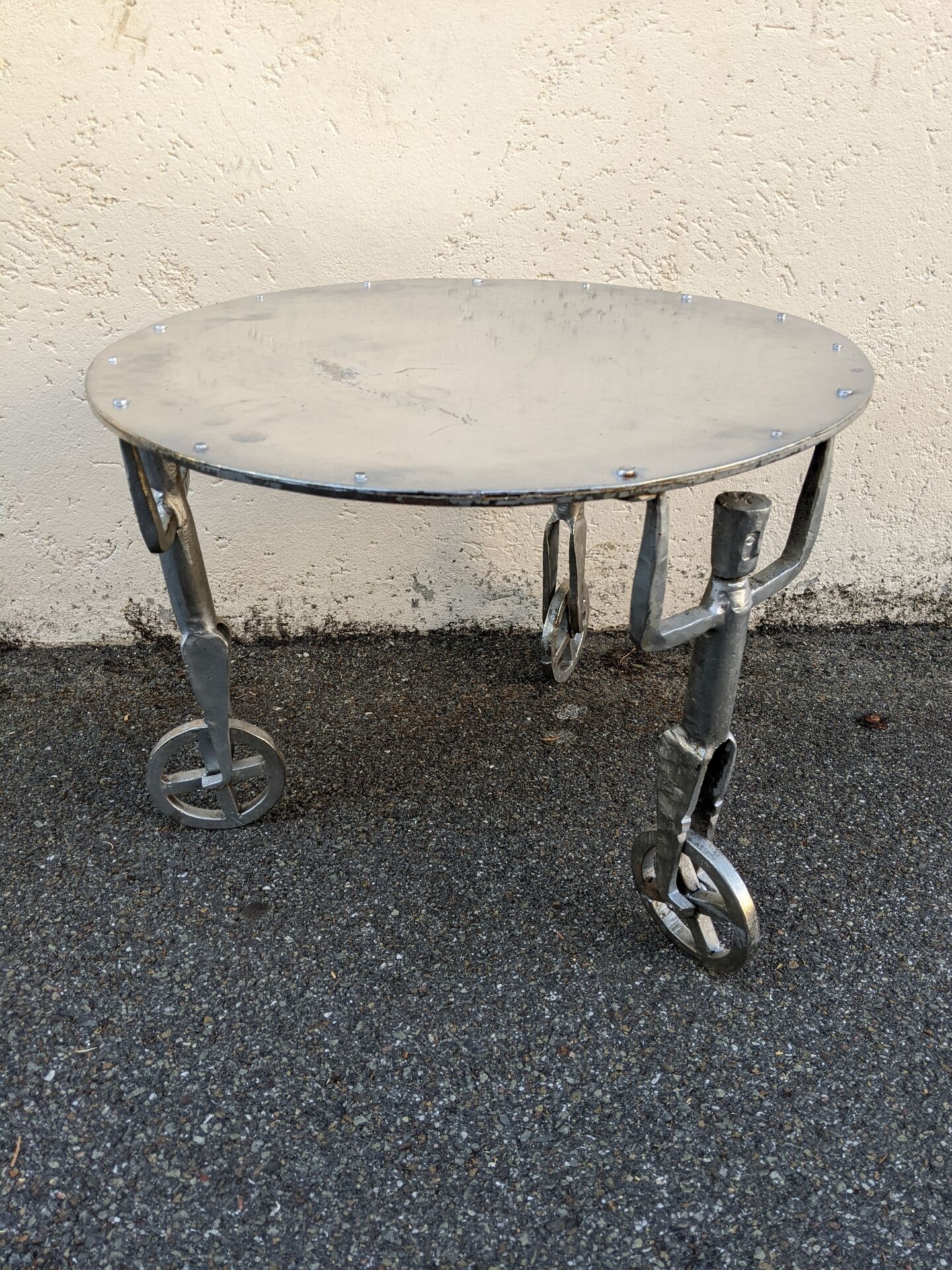 Table basse artisanale sur roulettes 1970 par Robert Evans