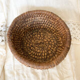 Old bread pan, in woven straw