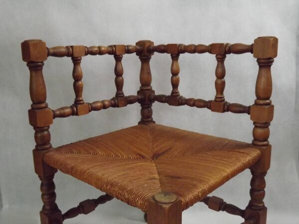 Chaise en bois française antique tournée avec siège en paille