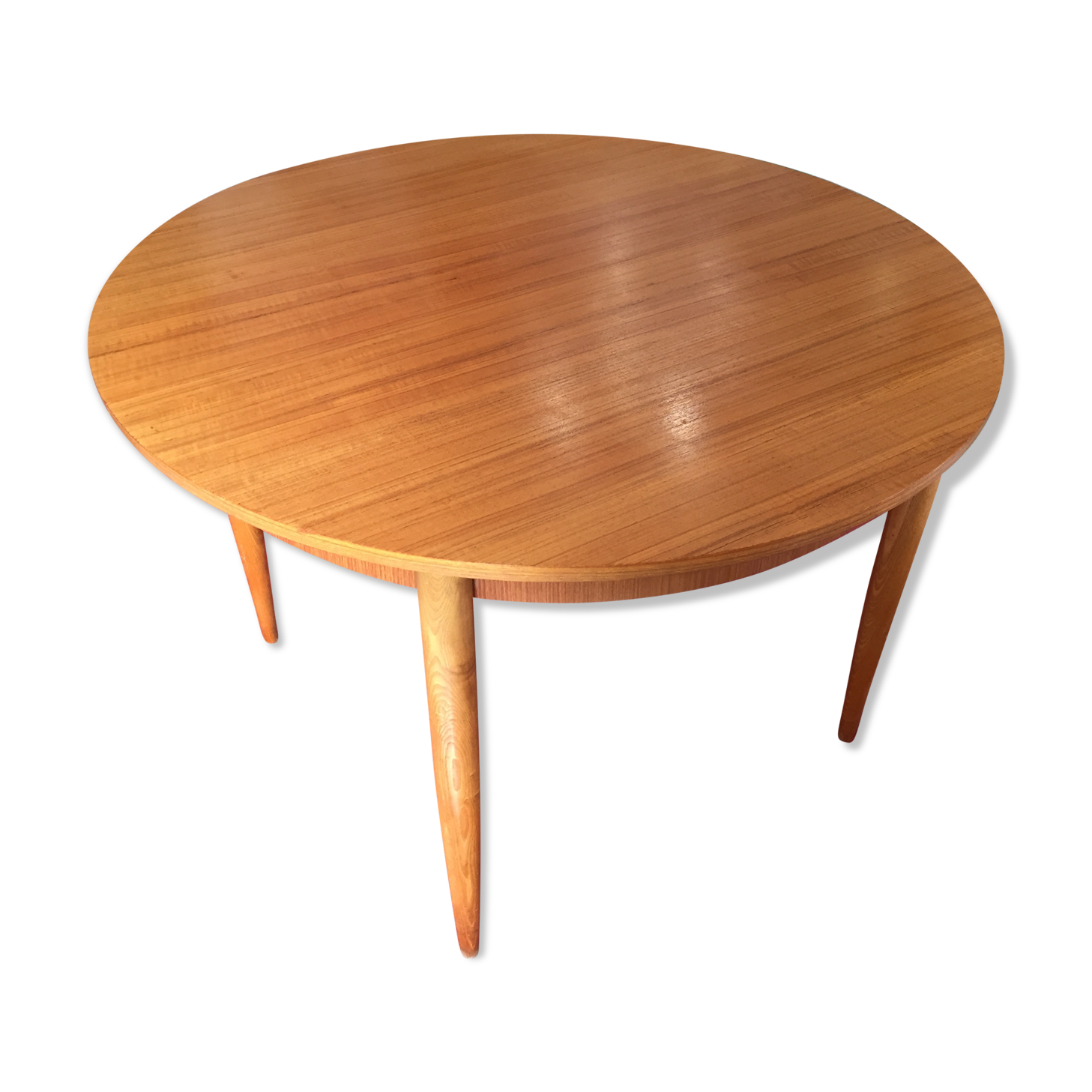 Scandinavian round table has extensions 4-8 pers møbelfabrik