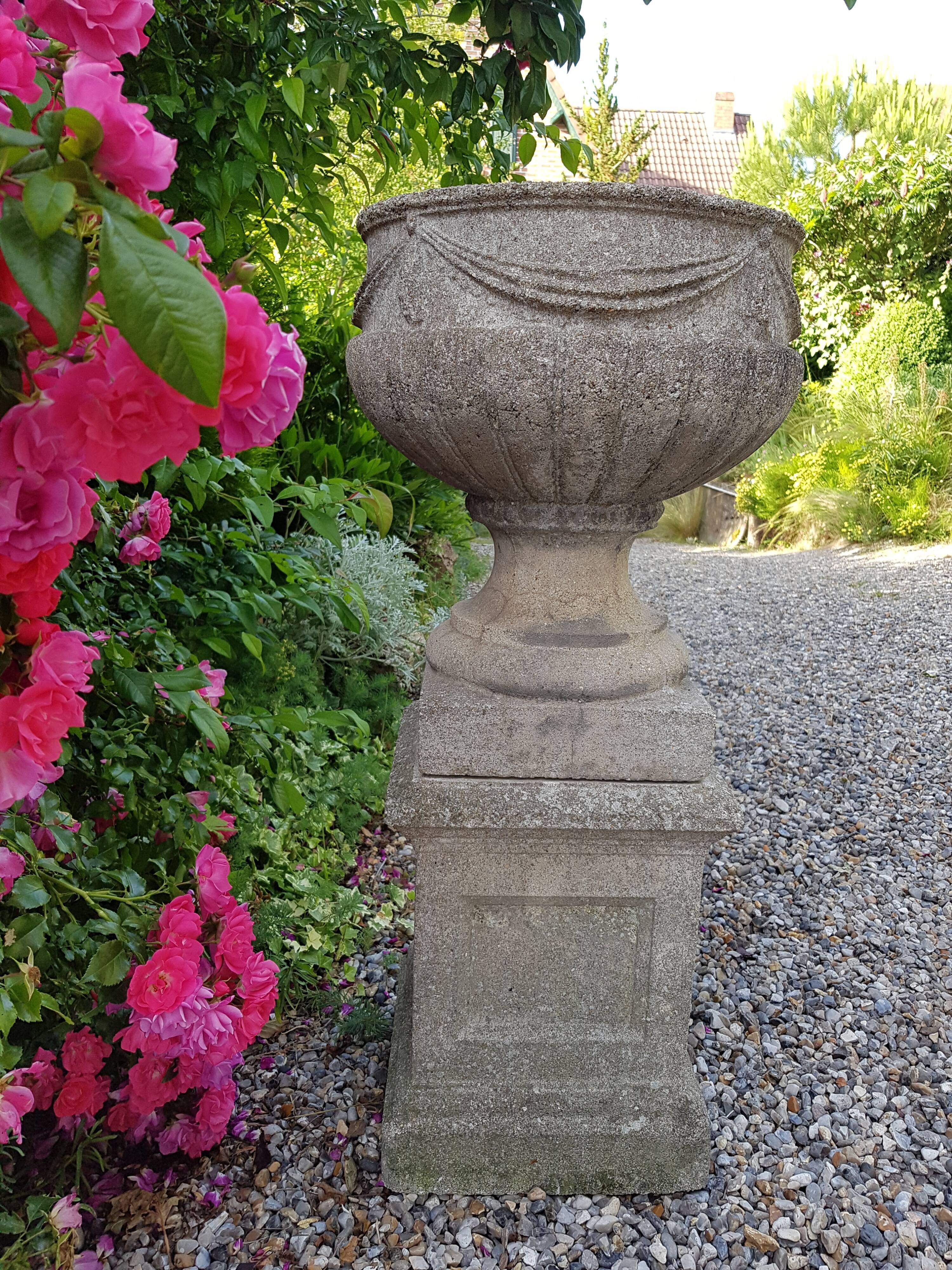 Washbasin on pedestal
