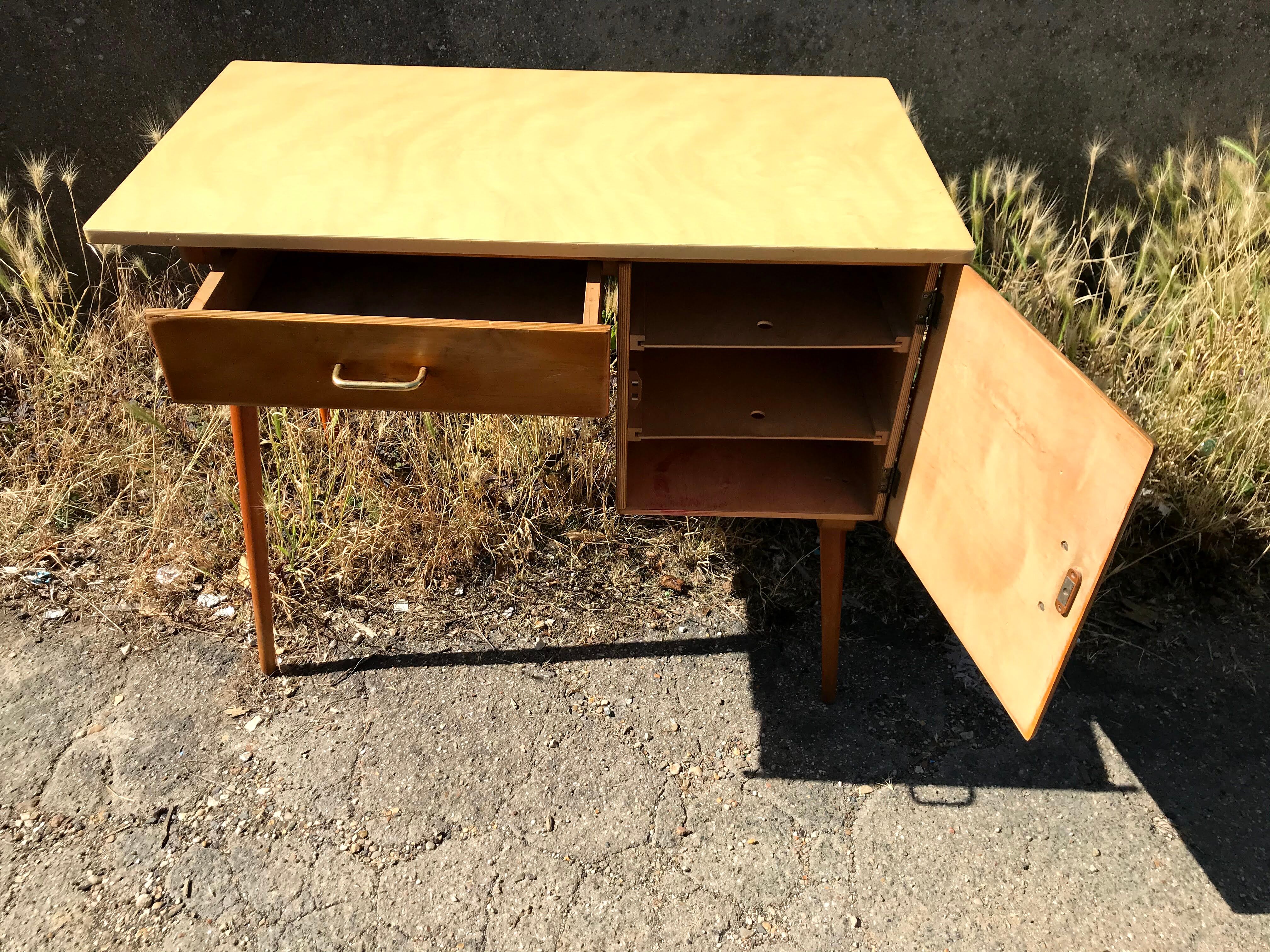 Bureau en bois plateau formica des années 60