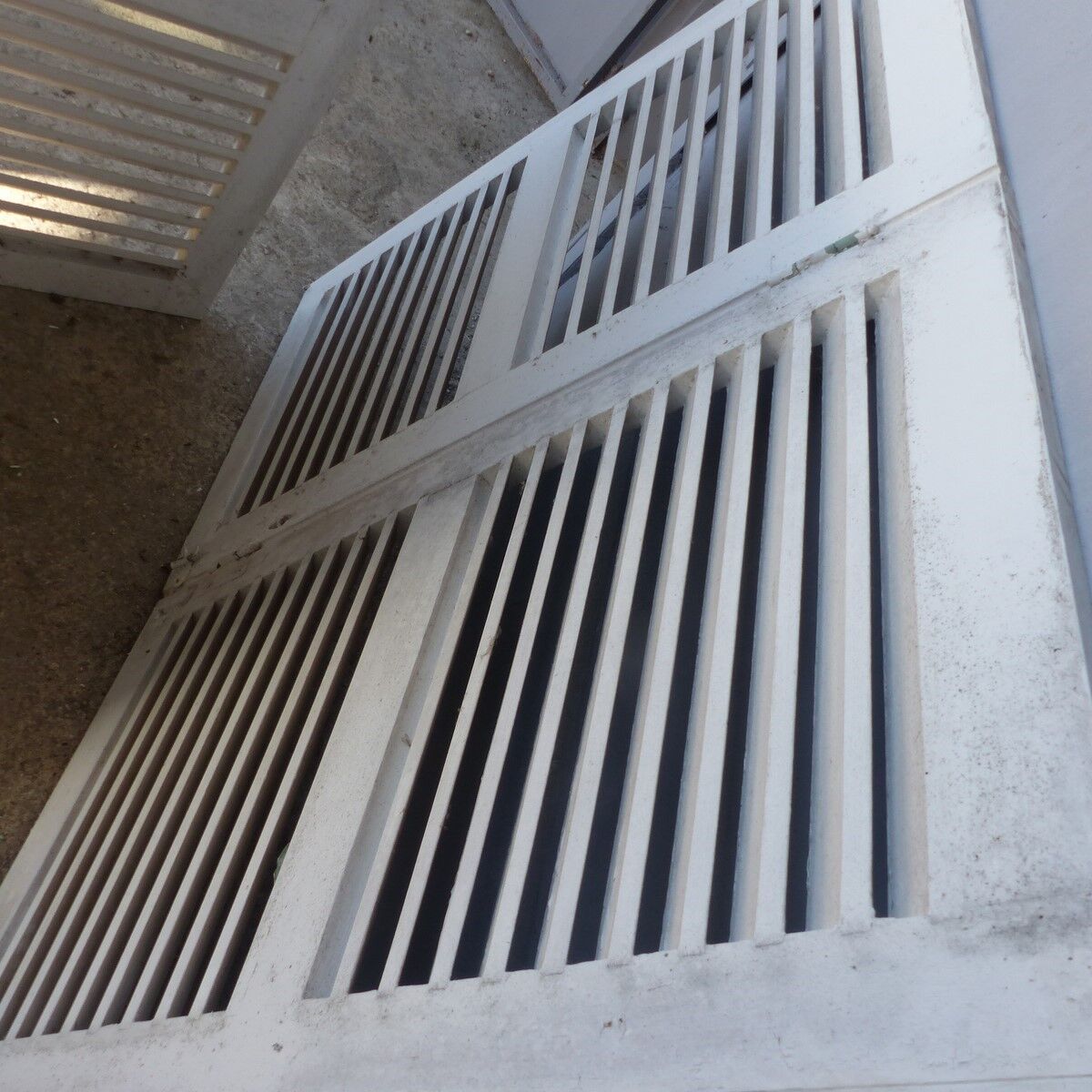 L 148 x H 123 cm wooden louvered shutters 2 swings