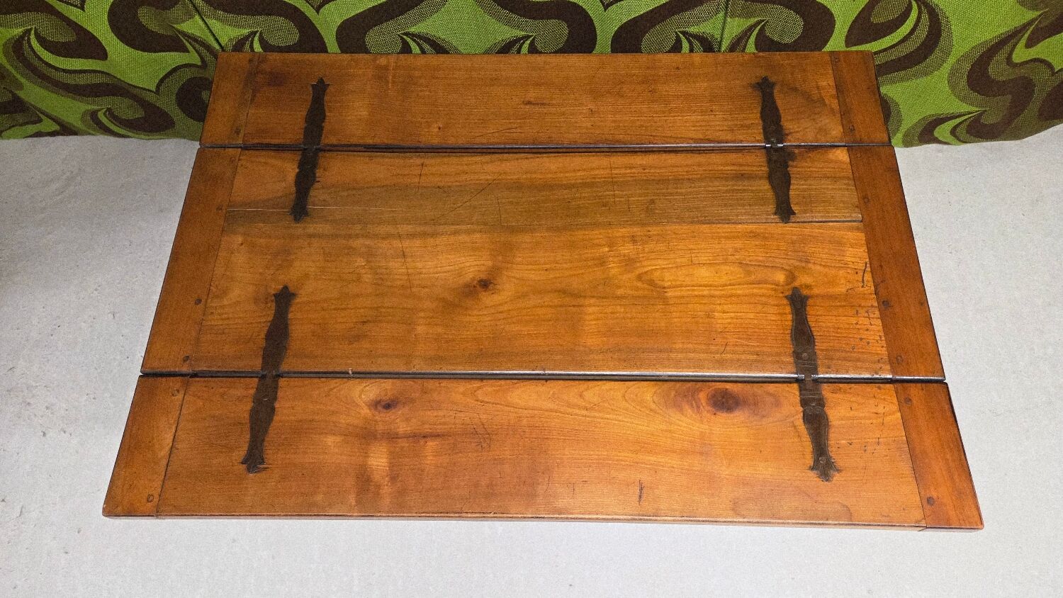 Console table in walnut, 20th century.