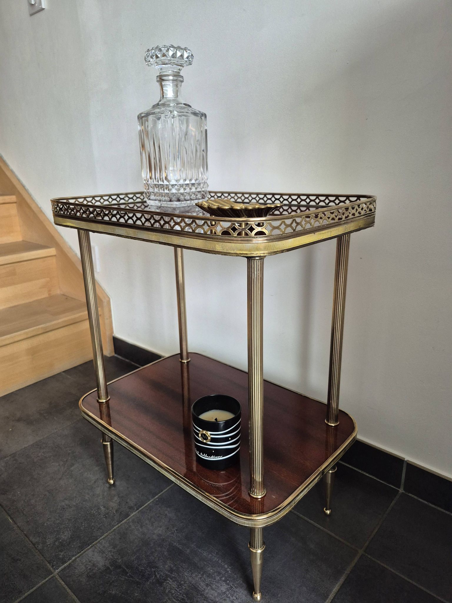 Desserte / Petite table d'appoint plaquage acajou et laiton mid century