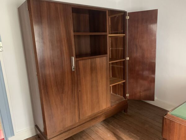 Bureau en palissandre , fauteuil et bibliothèque