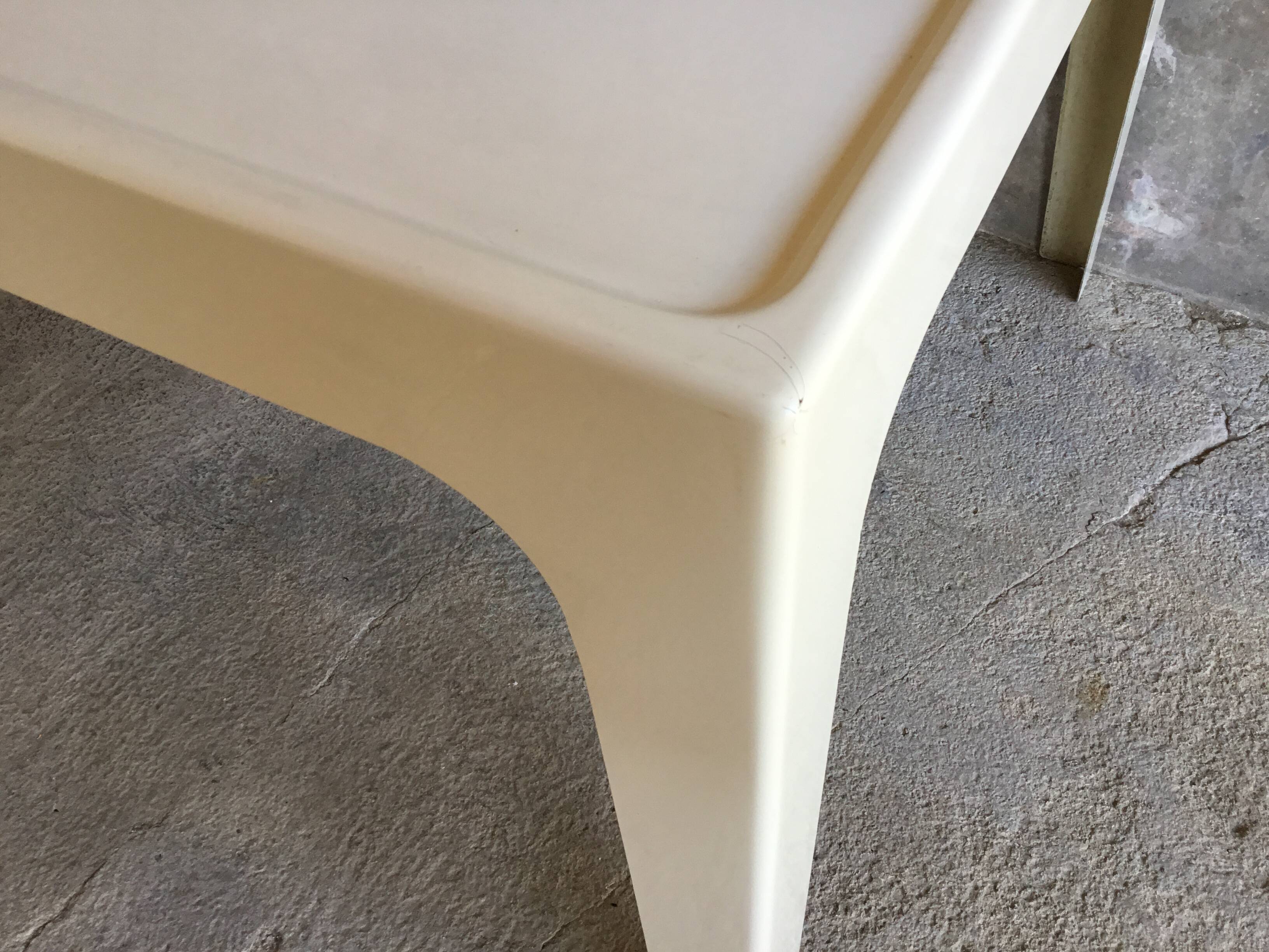 Table à manger carrée en fibre de verre - design space-age 1960