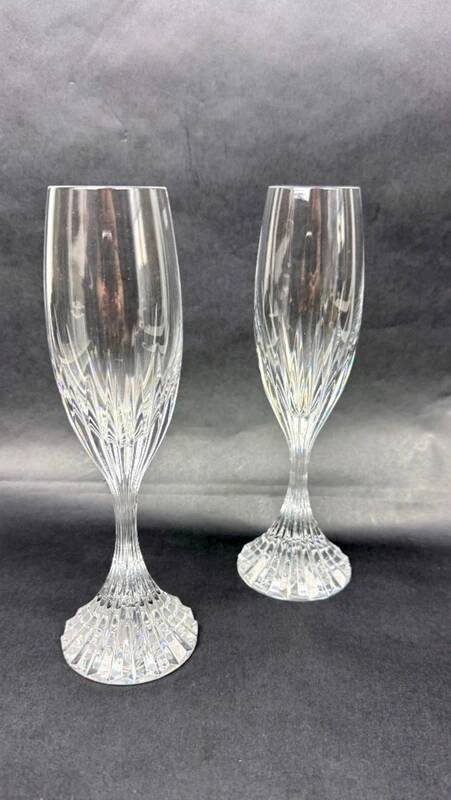 Set of 2 Baccarat Masséna champagne flutes.