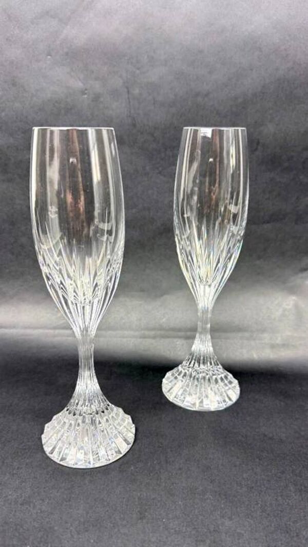 Suite de 2 flûtes à champagne Baccarat modèle Masséna