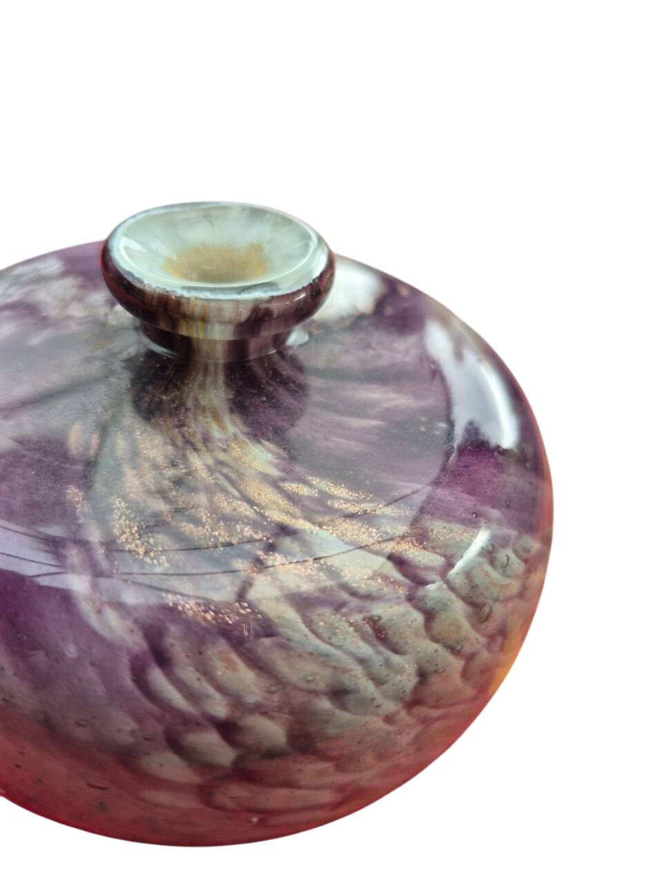 Vase panse aplatie à décor de spirales violettes et dorées
